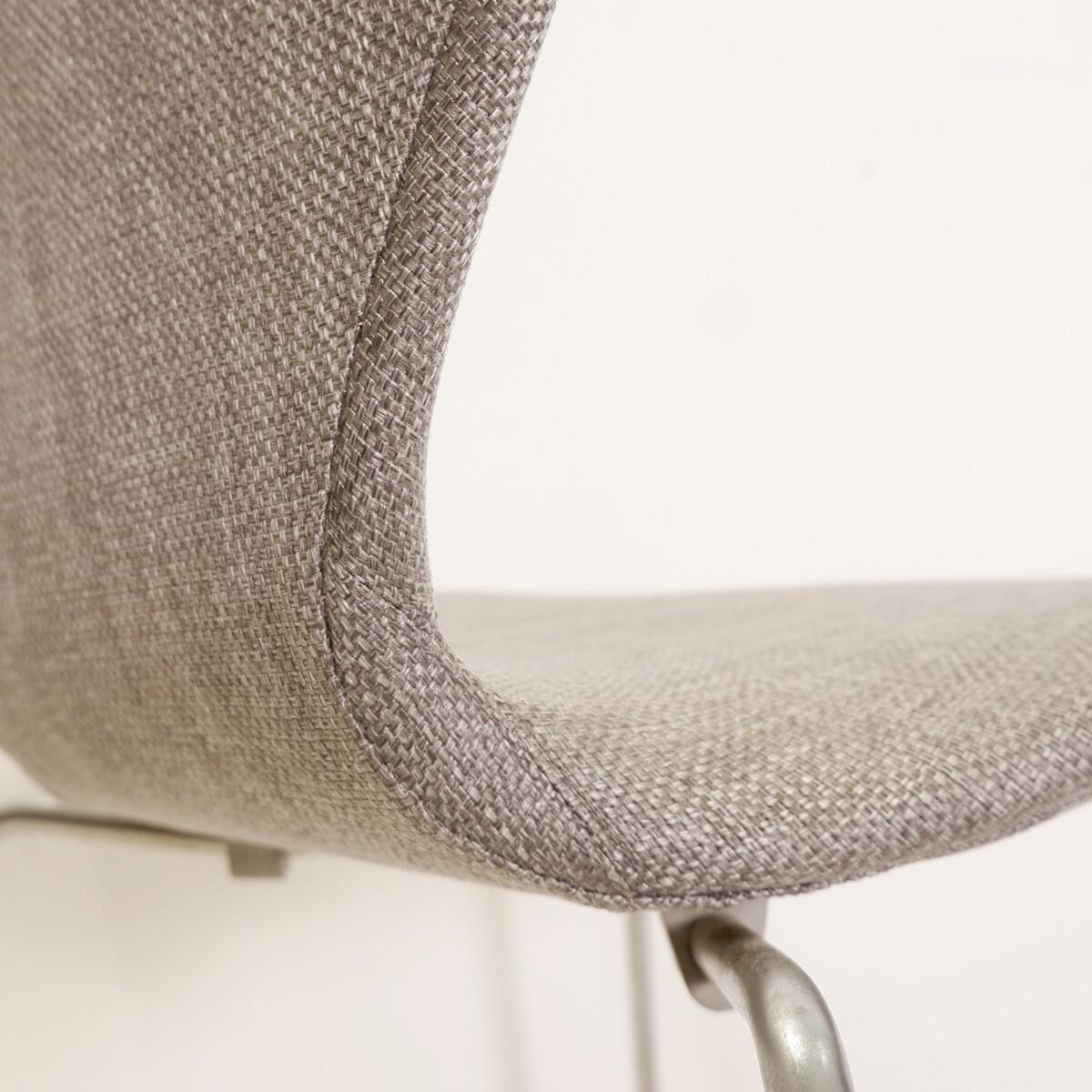 Set di 5 sedie di metà secolo di Arne Jacobsen per Fritz Hansen - Anni '60 in vendita 3