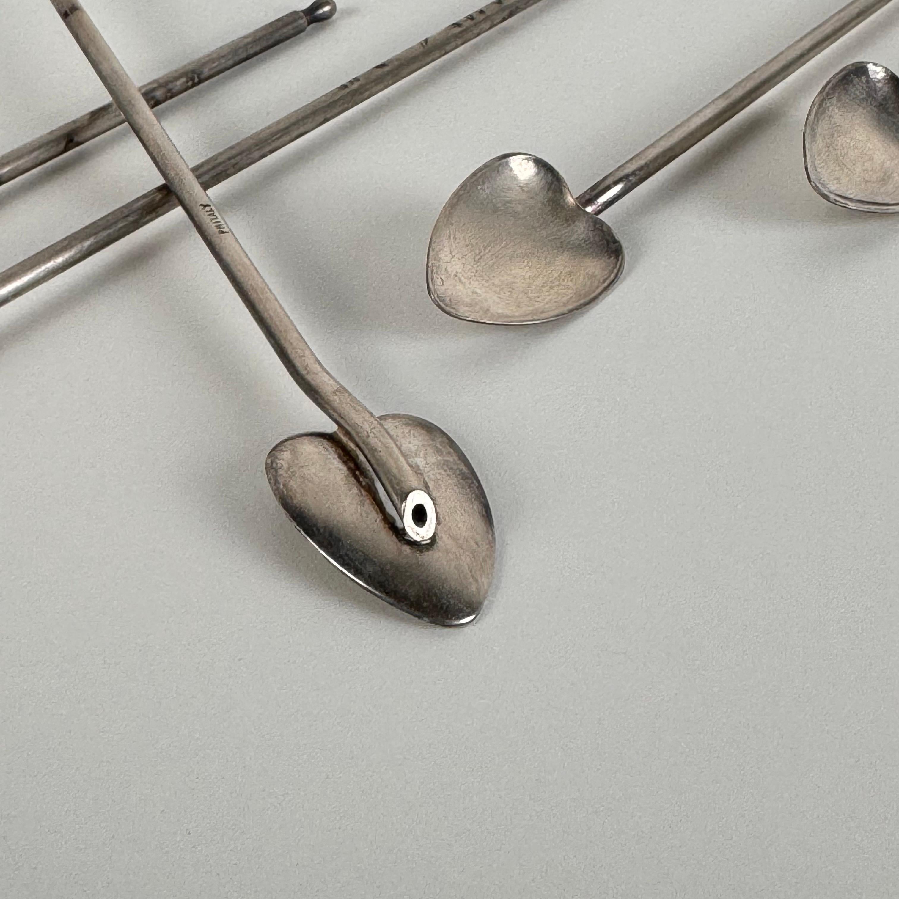 Metà XX secolo Set di 5 cannucce per cocktail di metà secolo con cucchiai a forma di cuore, anni '50 in vendita