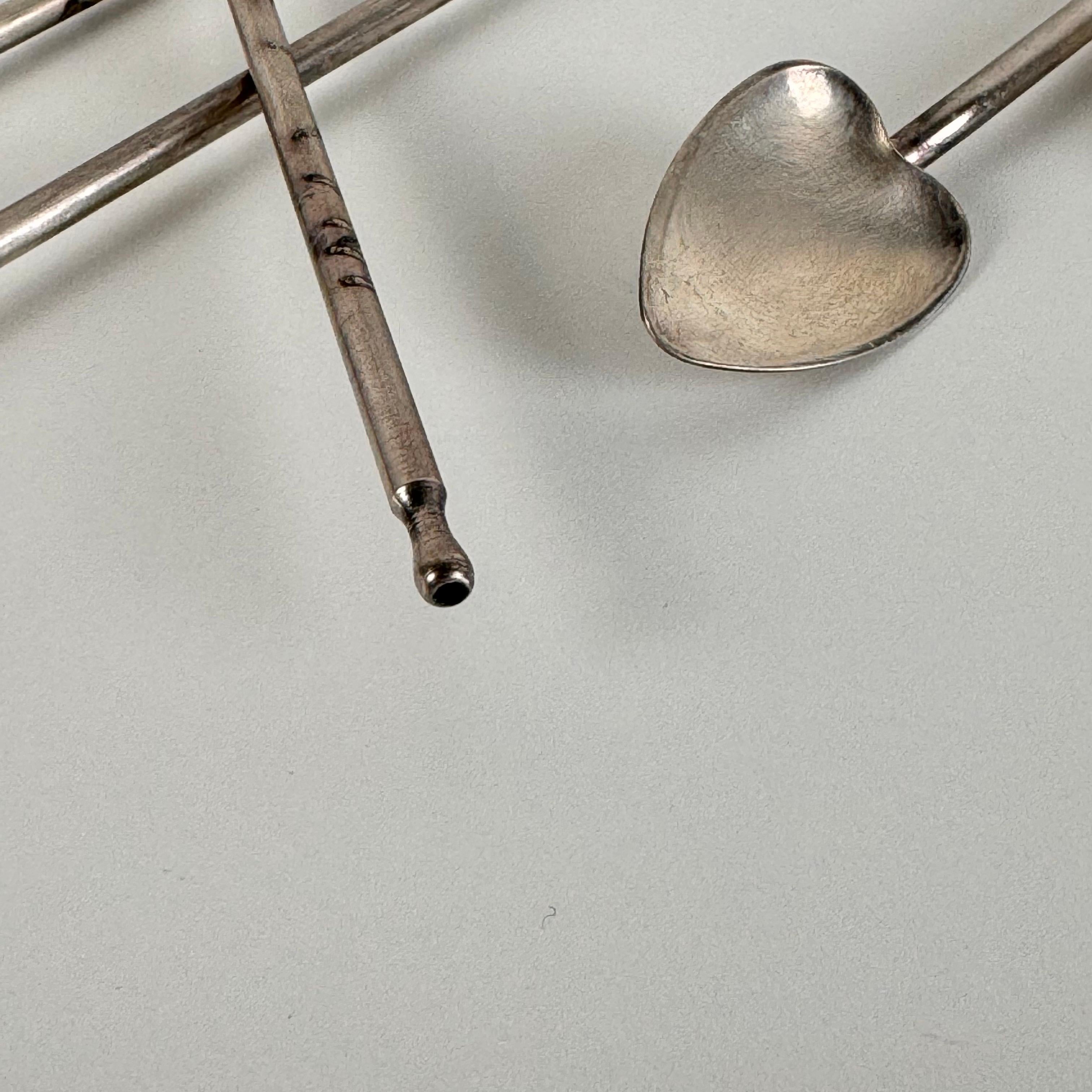 Set di 5 cannucce per cocktail di metà secolo con cucchiai a forma di cuore, anni '50 in vendita 1