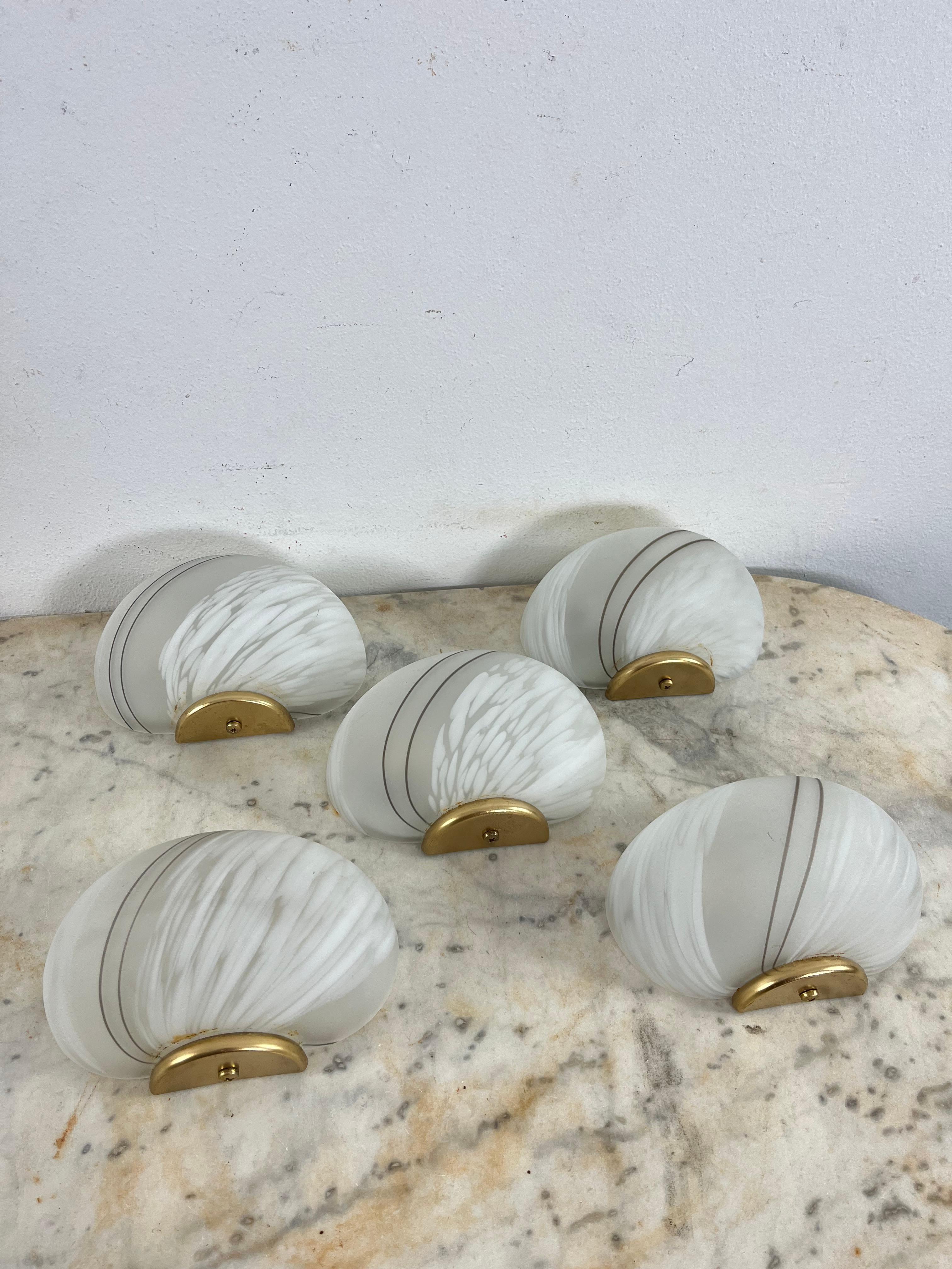 Metallo Set di 5 lampade da parete a conchiglia in vetro di Murano curvato, 1960 in vendita