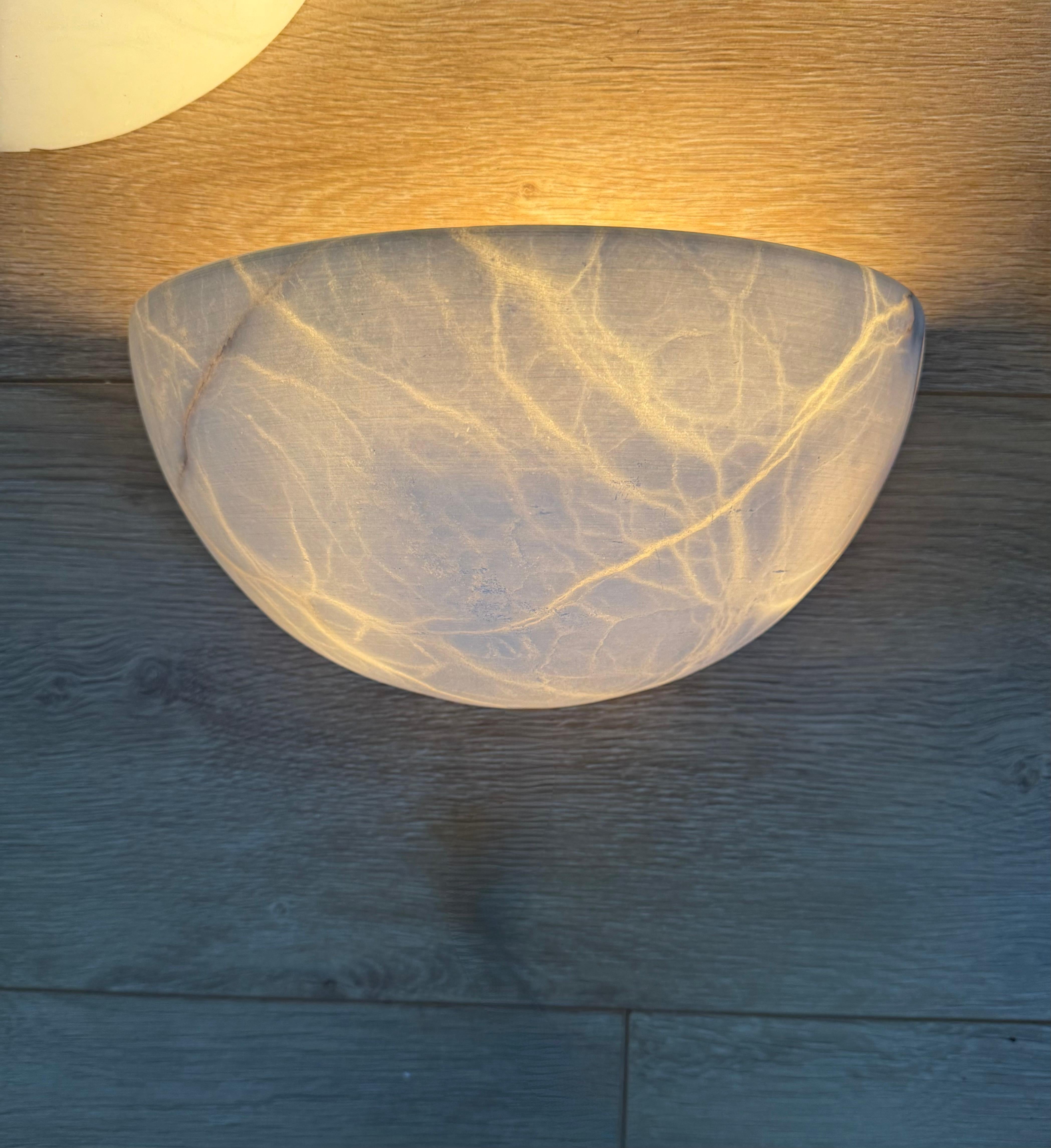 Collezione ideale di 5 lampade da parete in alabastro per un progetto.

Grazie al loro design senza tempo e alle qualità di creazione di luce calda, abbiamo posseduto e venduto molte lampade in alabastro. L'aspetto e la sensazione di queste tonalità