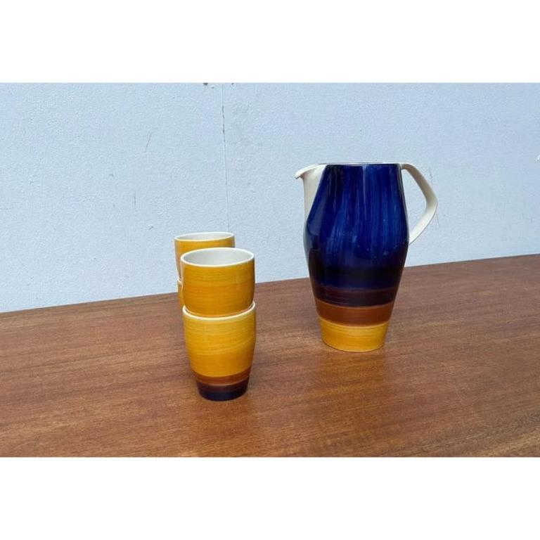 Mid-Century German Handpainted Decor 507 Ceramic Jug with Mugs from Stützel & Sachs Aalen Keramik, 1960s, Set of 5, in Very Good conditions. Designed 1960 to 1969 This piece has an attribution mark.

Additional information:
Material: Ceramic
Color: