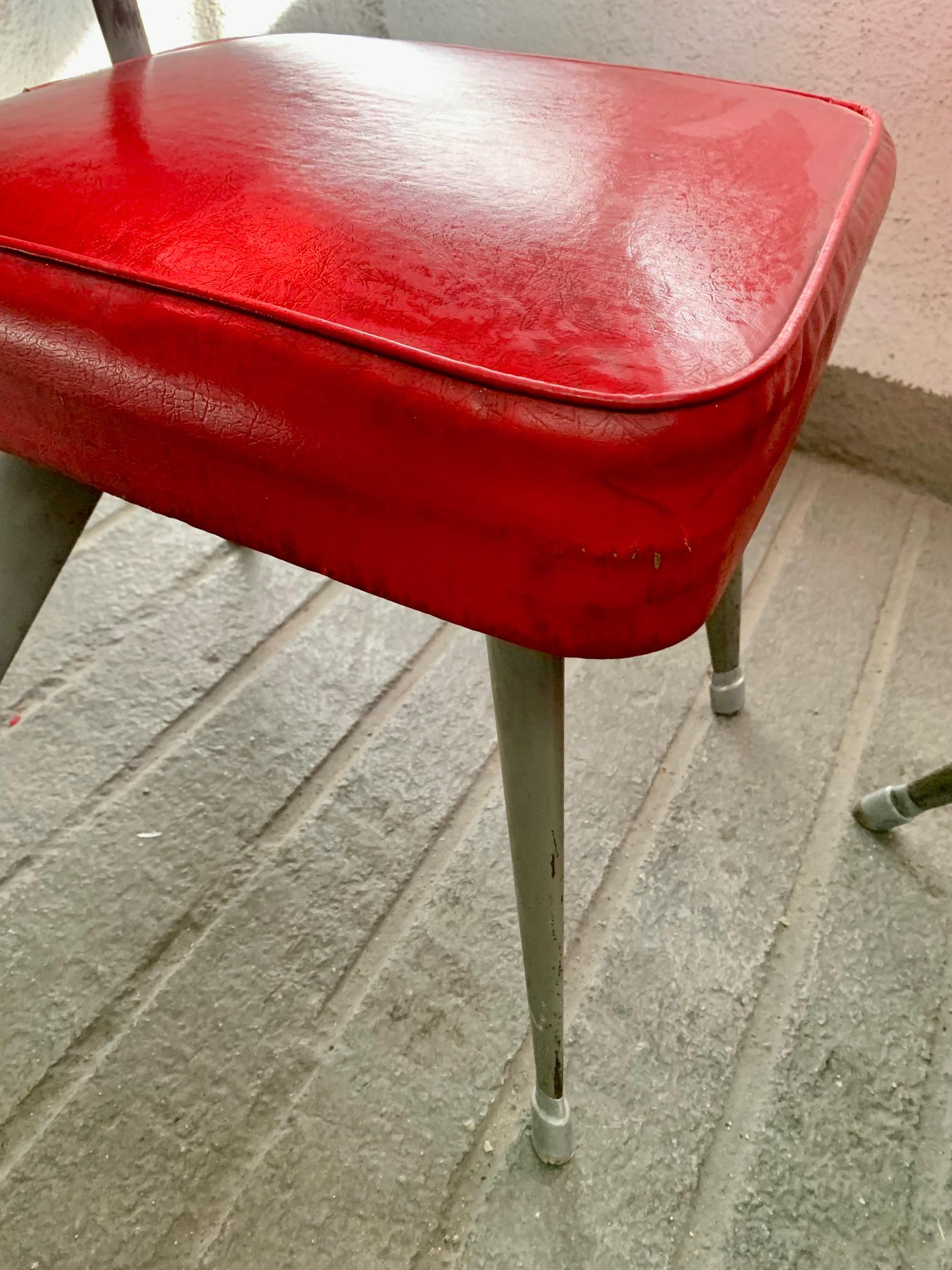 Set of 5 Mid Century Italian Industrial Desing Metal and Red Chairs In Fair Condition For Sale In Madrid, ES