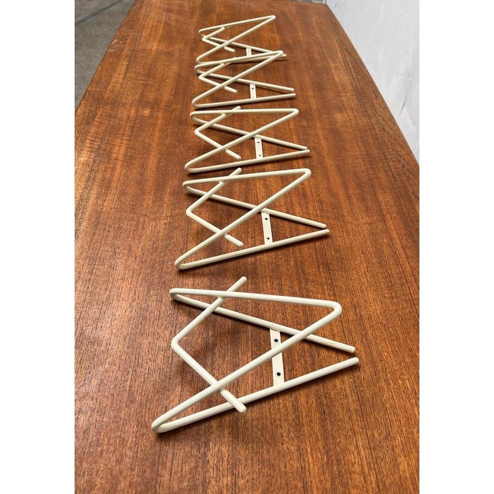 Tedesco Set di 5 appendiabiti minimalisti di metà secolo in metallo, anni '60 in vendita
