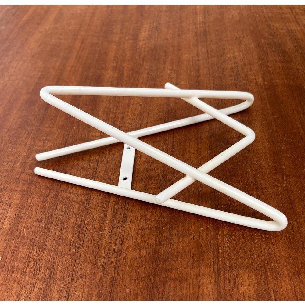 Set di 5 appendiabiti minimalisti di metà secolo in metallo, anni '60 In condizioni ottime in vendita a Hamburg, DE