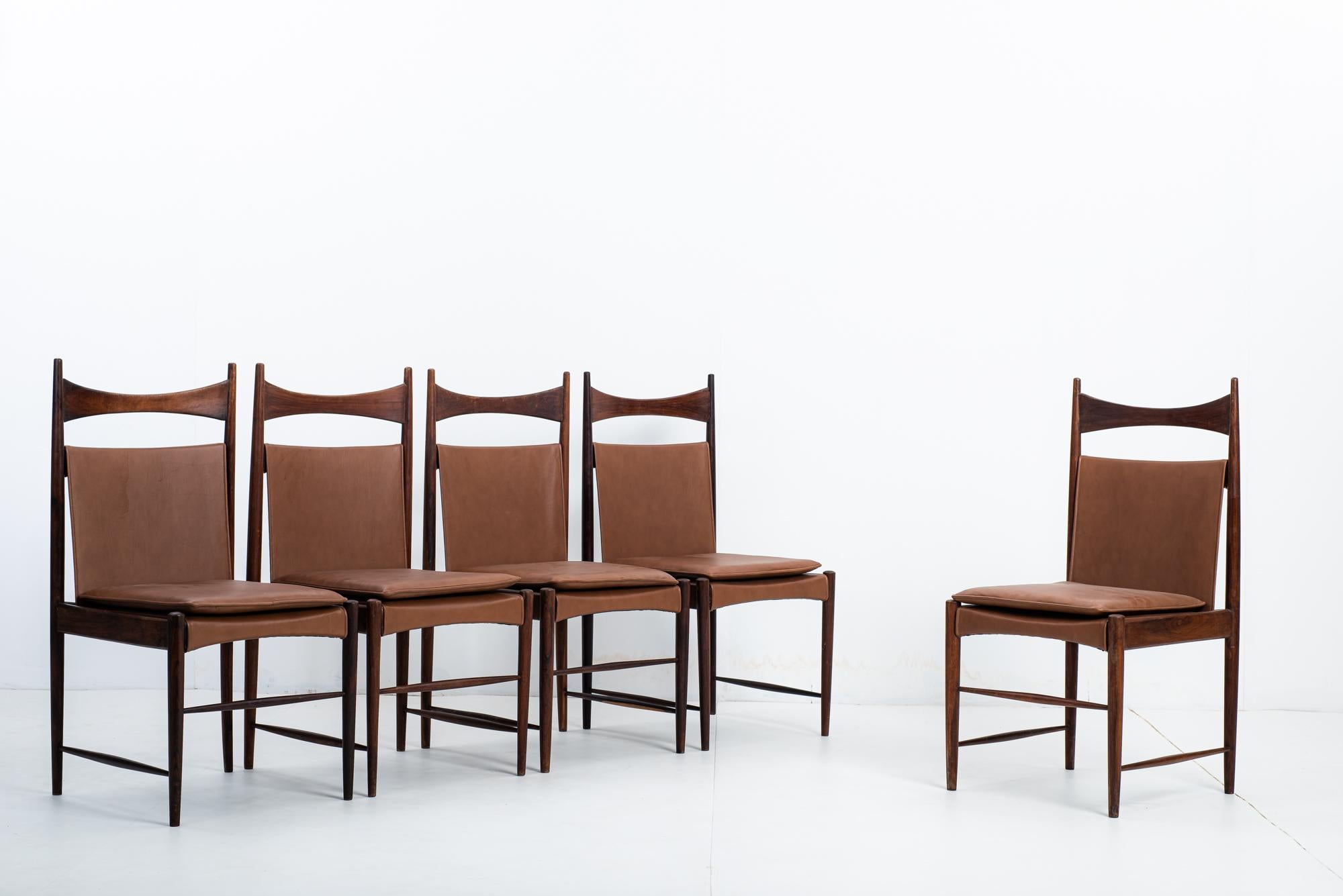 Varnished Set of 5 Mid-Century Modern Cantu Alta Chairs by Sergio Rodrigues, Brazil, 1960s For Sale