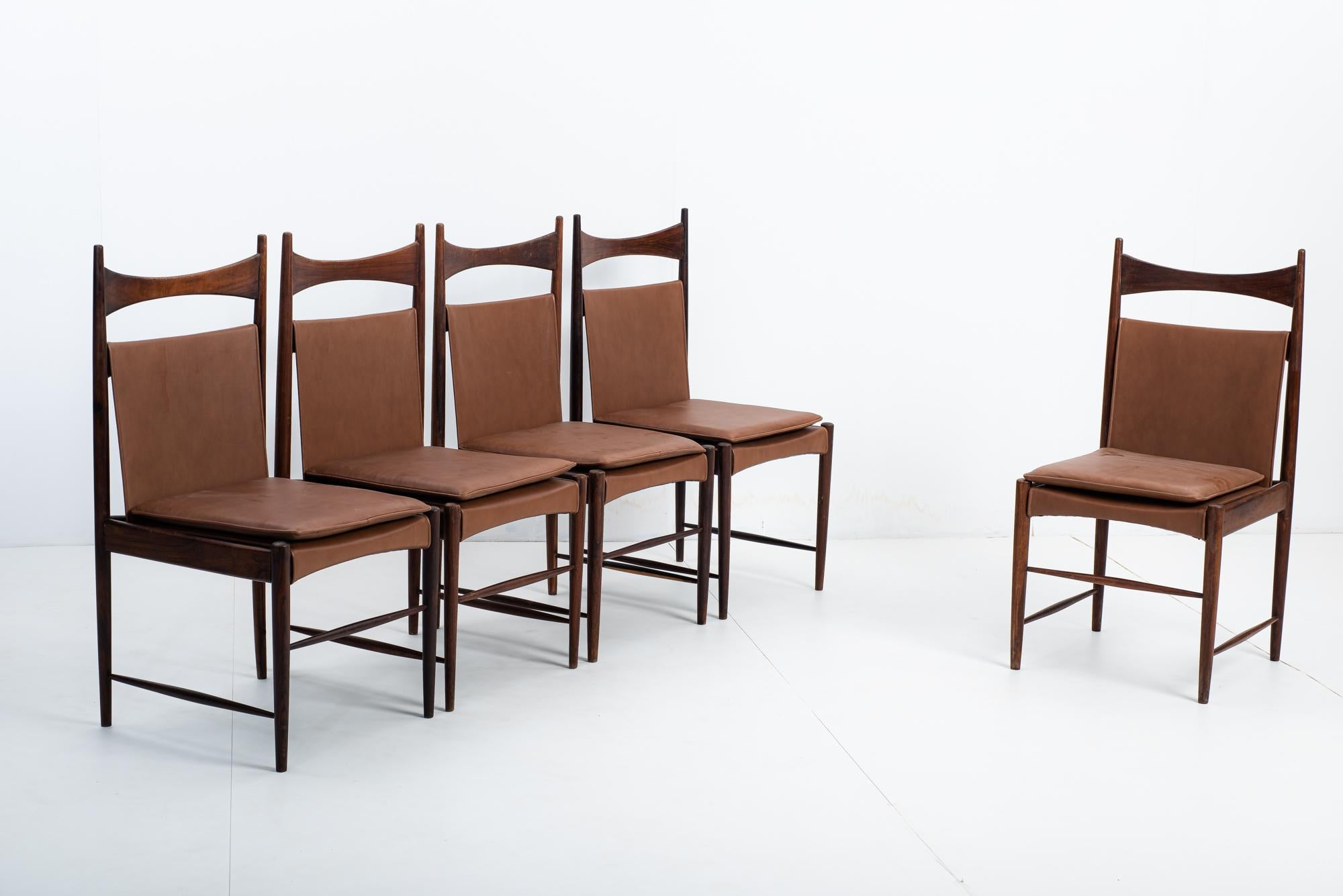 Fabric Set of 5 Mid-Century Modern Cantu Alta Chairs by Sergio Rodrigues, Brazil, 1960s For Sale