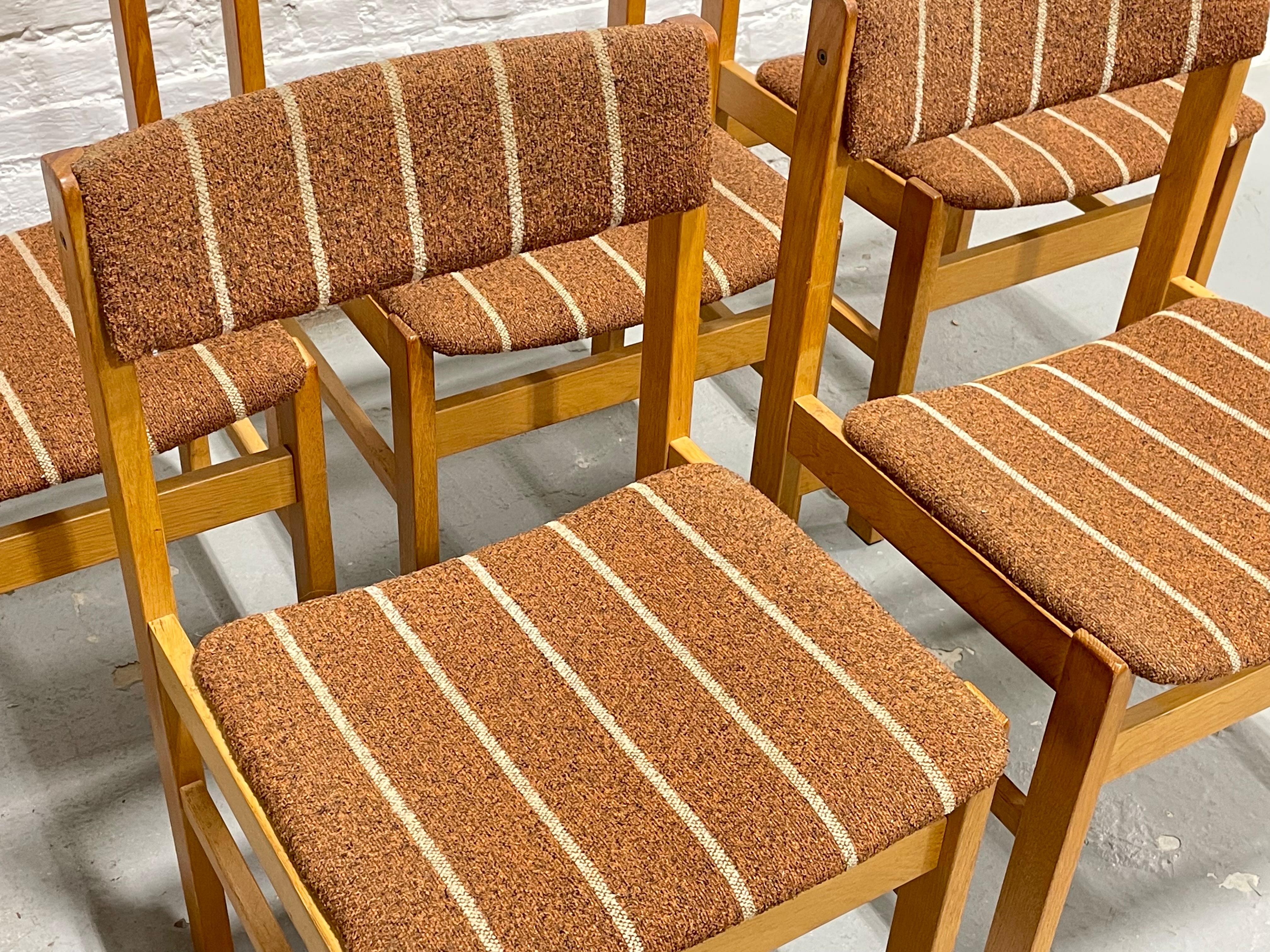 Metà XX secolo Set di 5 sedie da pranzo in quercia di stile MODERNO della metà del secolo scorso, Made in Denmark, 1960 ca. in vendita