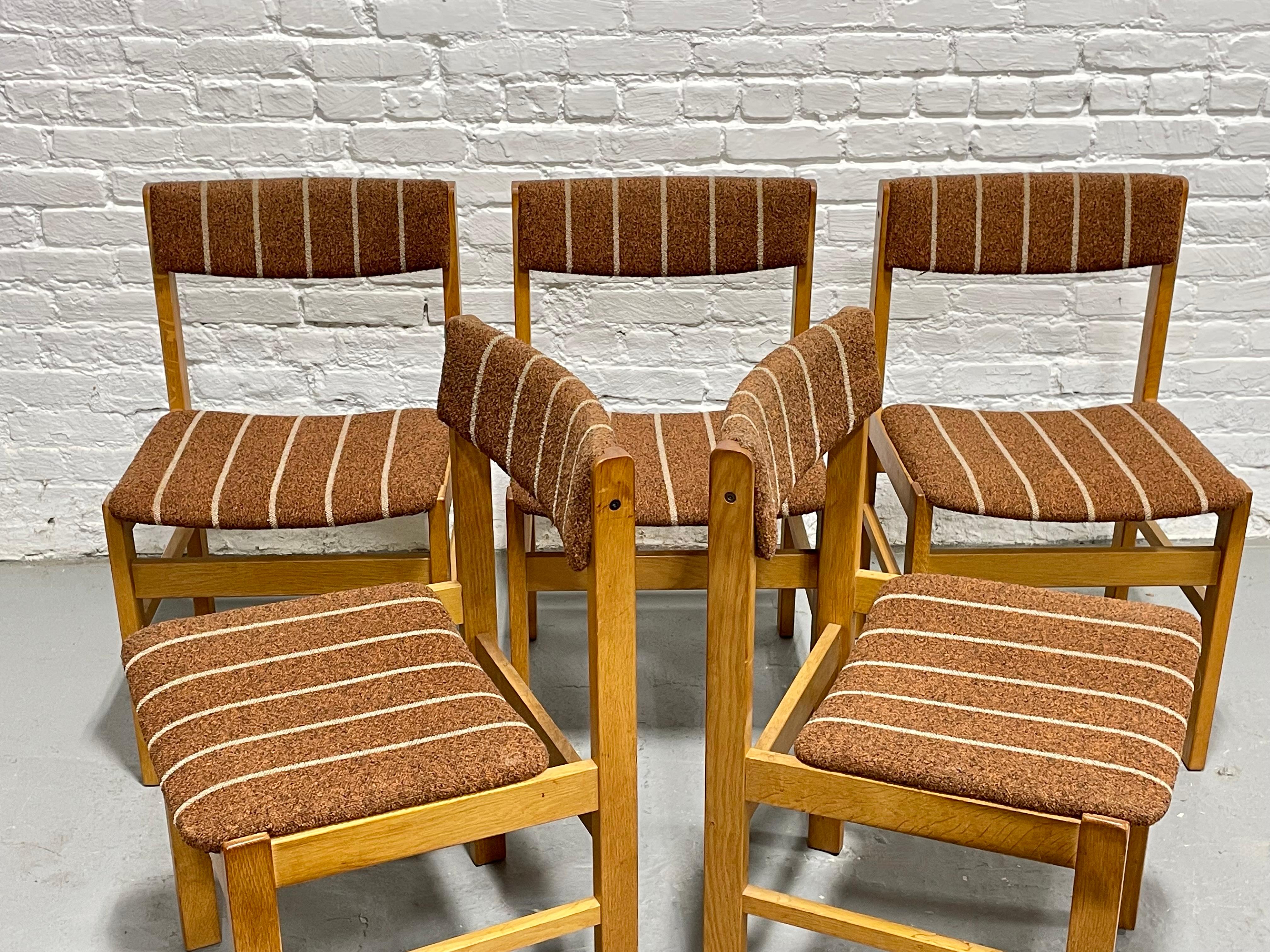 Quercia Set di 5 sedie da pranzo in quercia di stile MODERNO della metà del secolo scorso, Made in Denmark, 1960 ca. in vendita