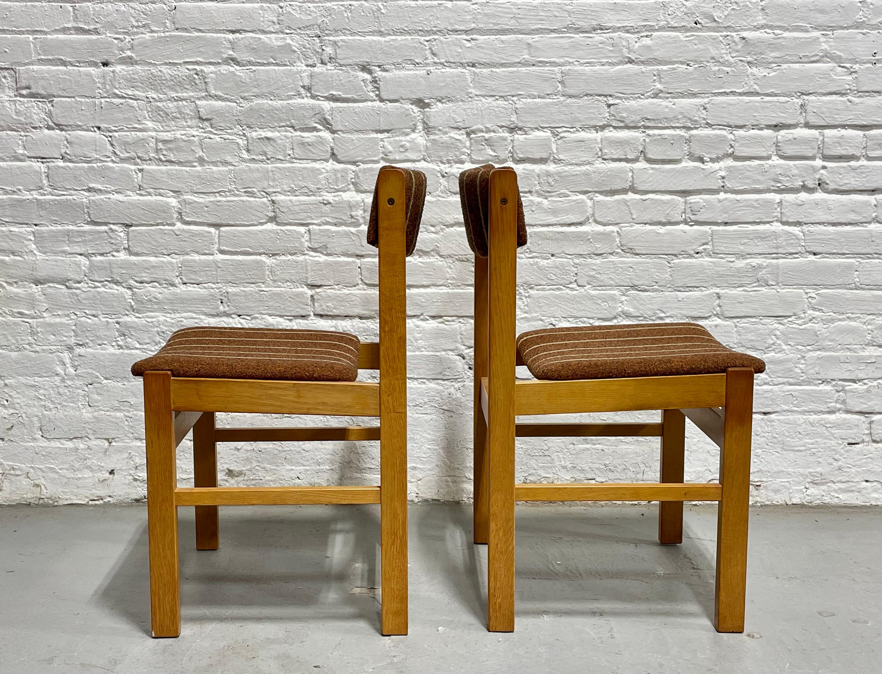 Set di 5 sedie da pranzo in quercia di stile MODERNO della metà del secolo scorso, Made in Denmark, 1960 ca. in vendita 1
