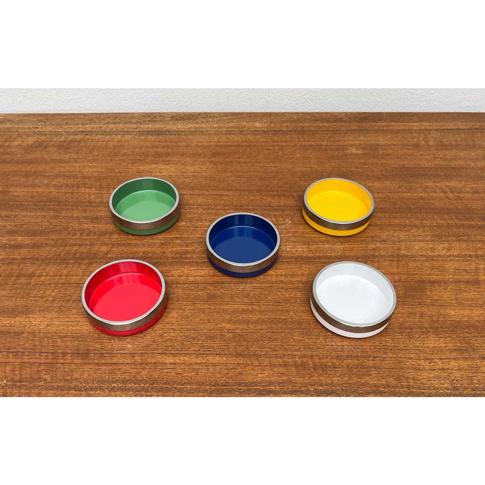 Mid-Century Space Age Metall und Melamin Utility Tray Schalen, 1960er Jahre, Satz von 5, in einwandfreiem Zustand. Entworfen 1960 bis 1969.

Zusätzliche Informationen:
MATERIALIEN: Melamin, Metall
Farbe: Blau
Stile: Moderne Mitte des