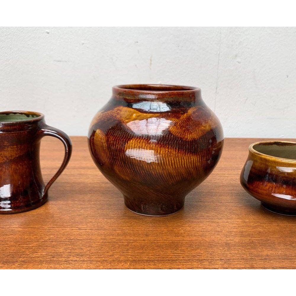 Set di 5 vasi, caraffe, ciotole e portacandele in stile Studio Pottery del 1960 in vendita 3