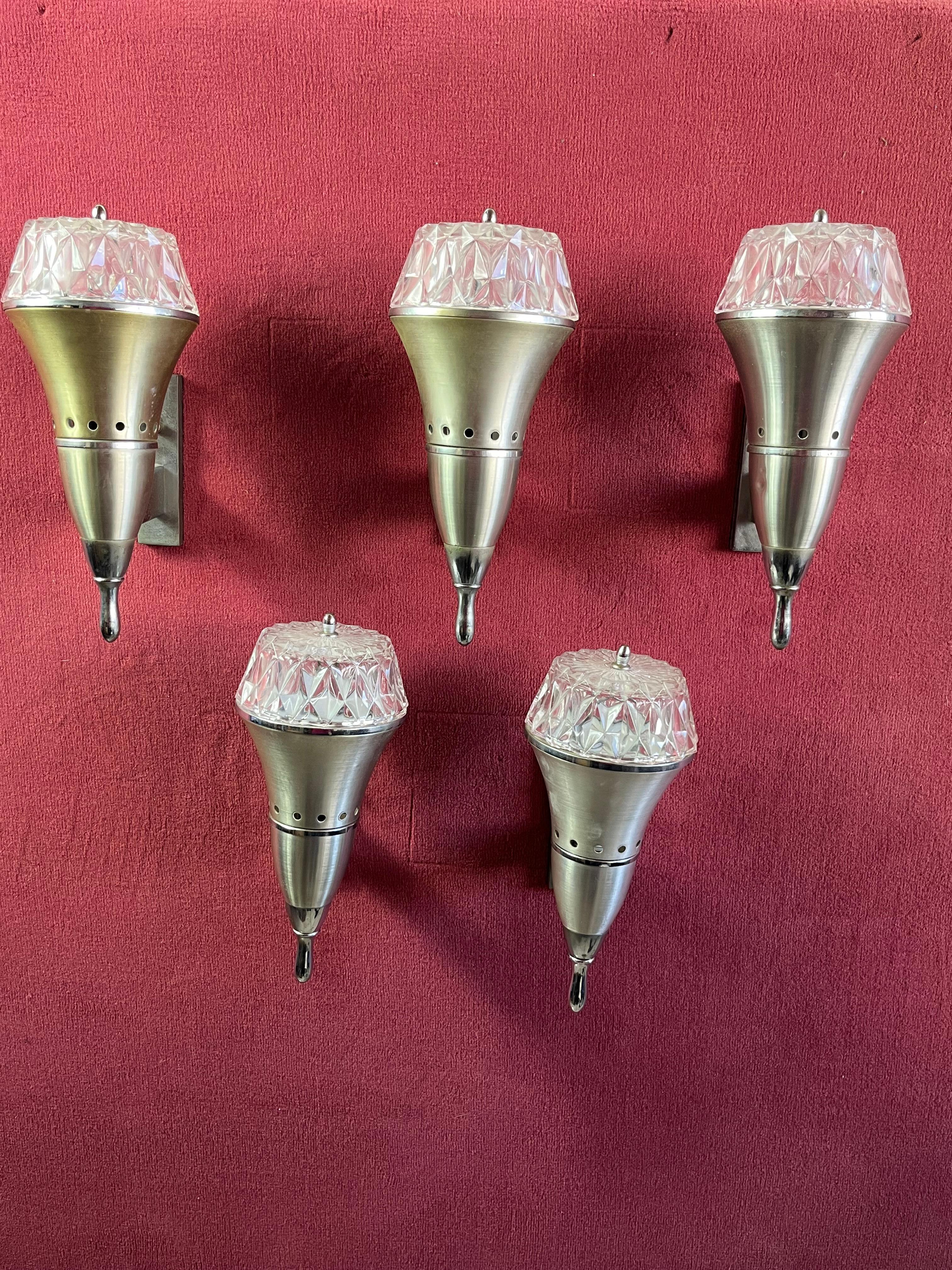 Set of 5 Mid-Century wall lamps attributed to Ignazio Gardella for Azucena Italian design 1960s
Intact and functioning, small signs of aging. E14 lamps.


We guarantee adequate packaging and will ship via DHL, insuring the contents against any