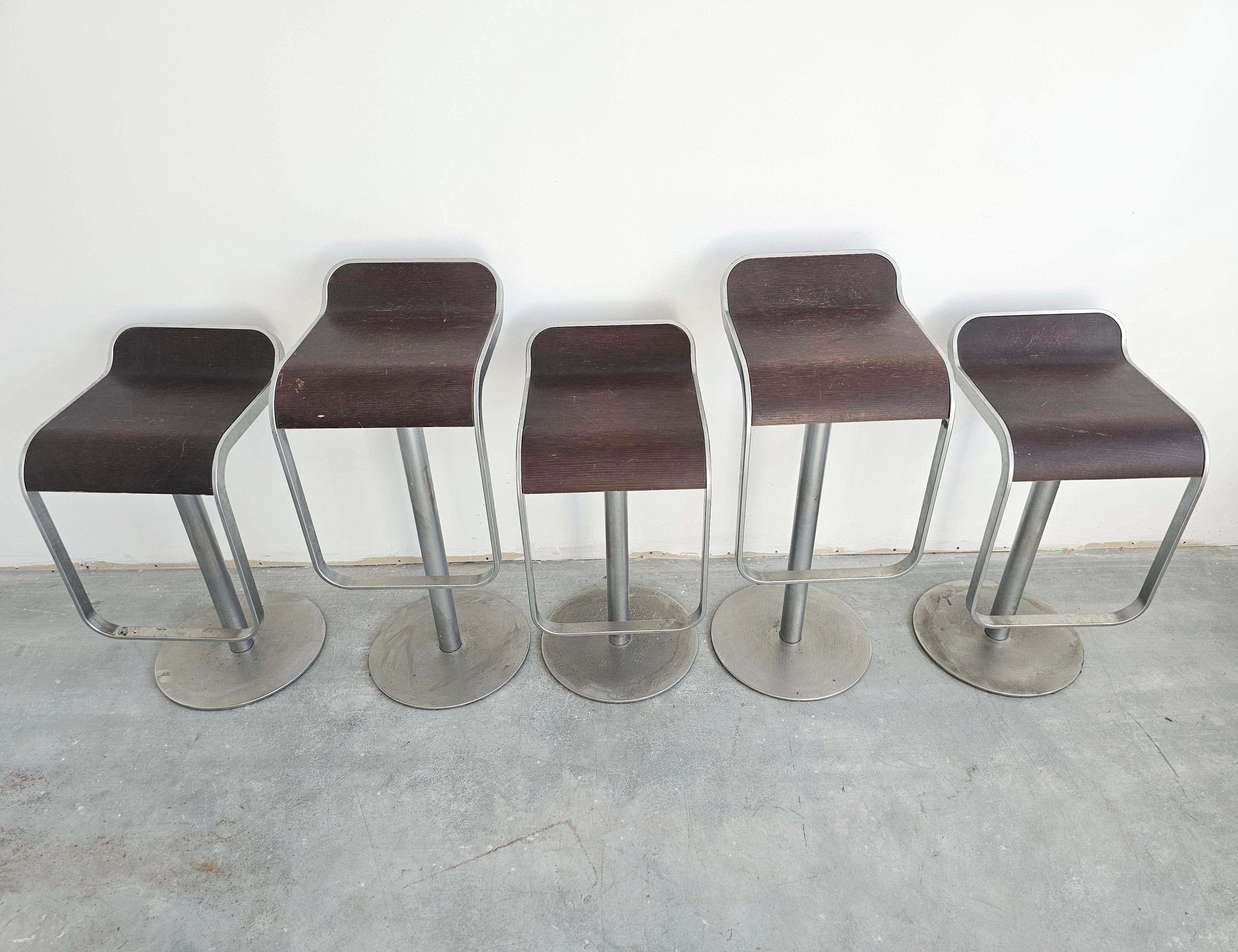 Postmoderne 1 des 5 tabourets de bar minimalistes LEM de LaPalma en acier et sièges en bois en vente