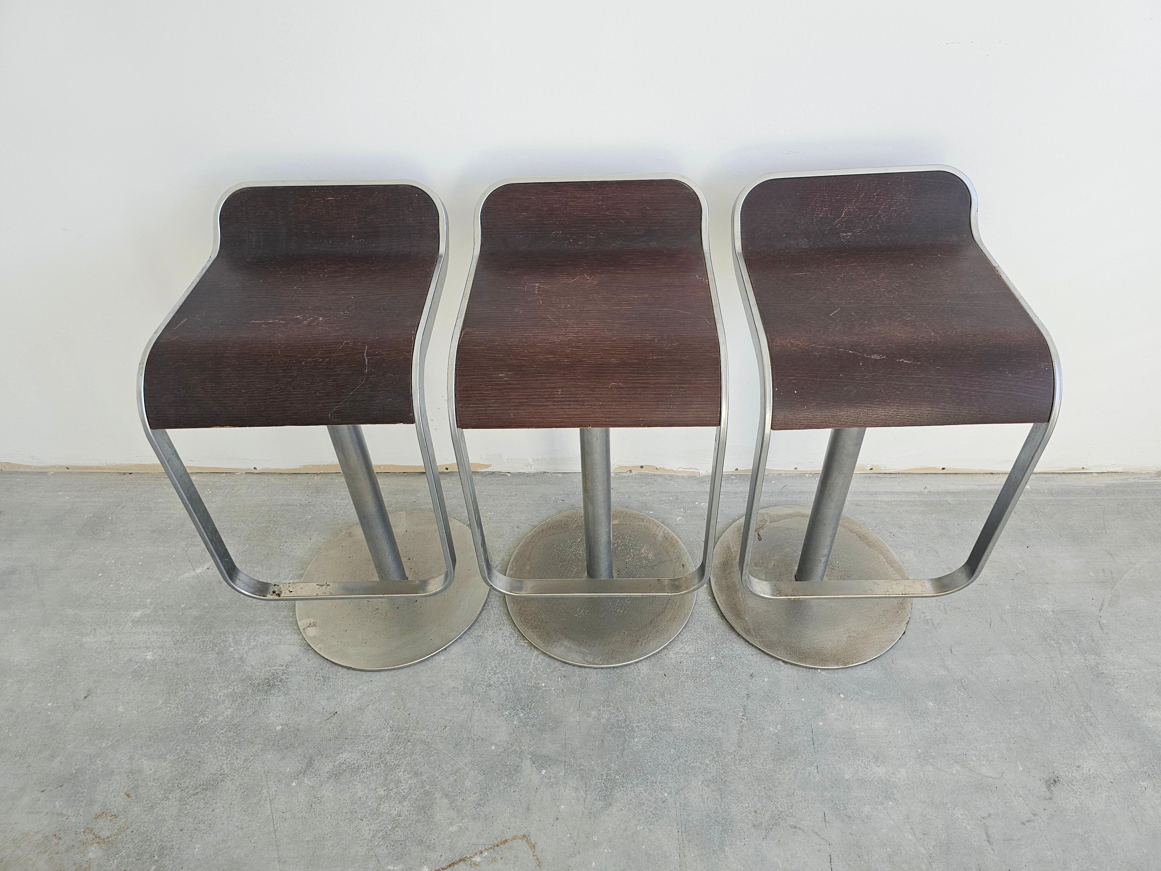 italien 1 des 5 tabourets de bar minimalistes LEM de LaPalma en acier et sièges en bois en vente