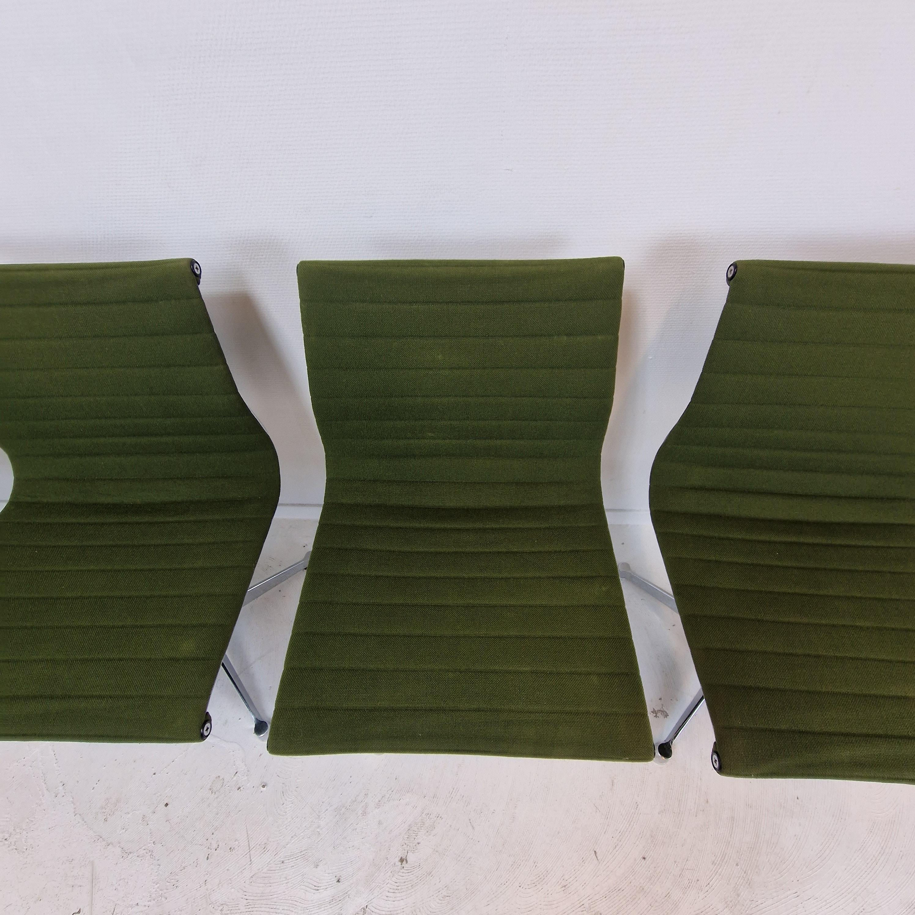 Set of 5 Model EA 105 Chairs by Eames for Herman Miller, 1970's For Sale 3