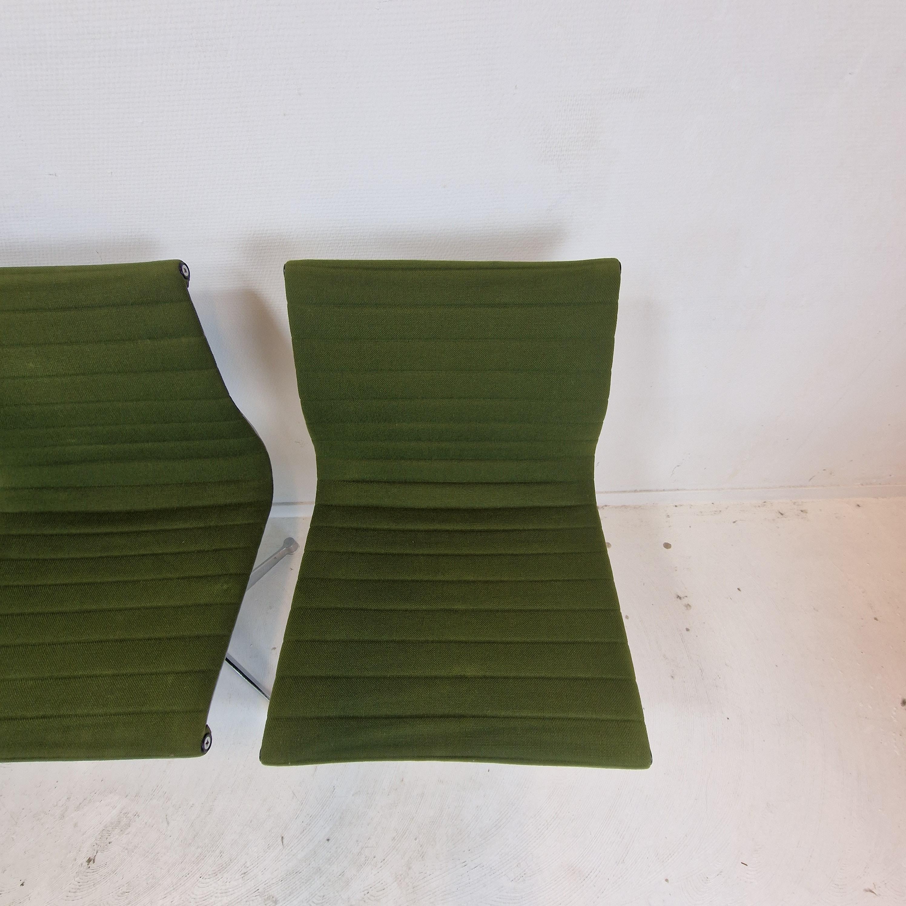 Set of 5 Model EA 105 Chairs by Eames for Herman Miller, 1970's For Sale 4