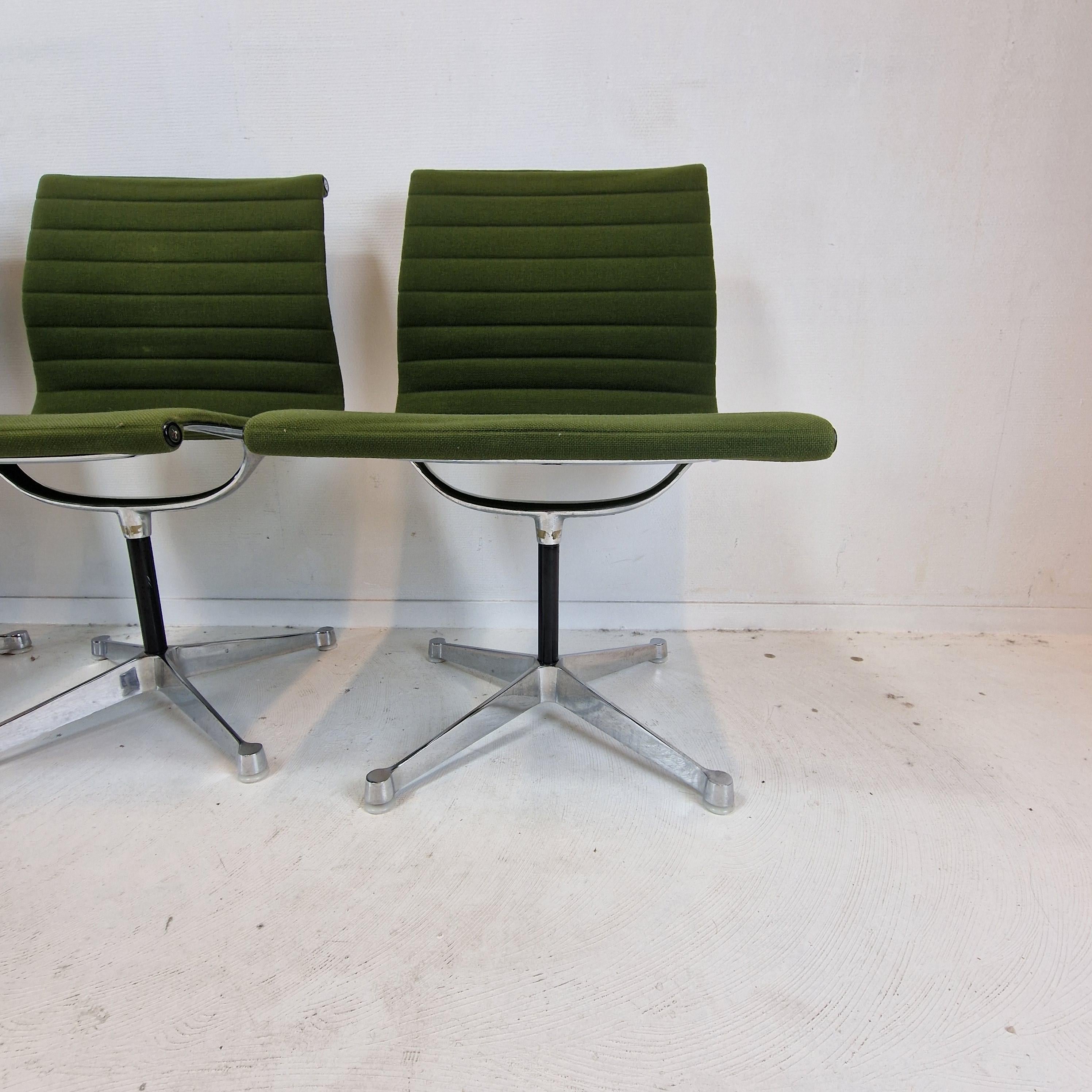 Set of 5 Model EA 105 Chairs by Eames for Herman Miller, 1970's For Sale 5