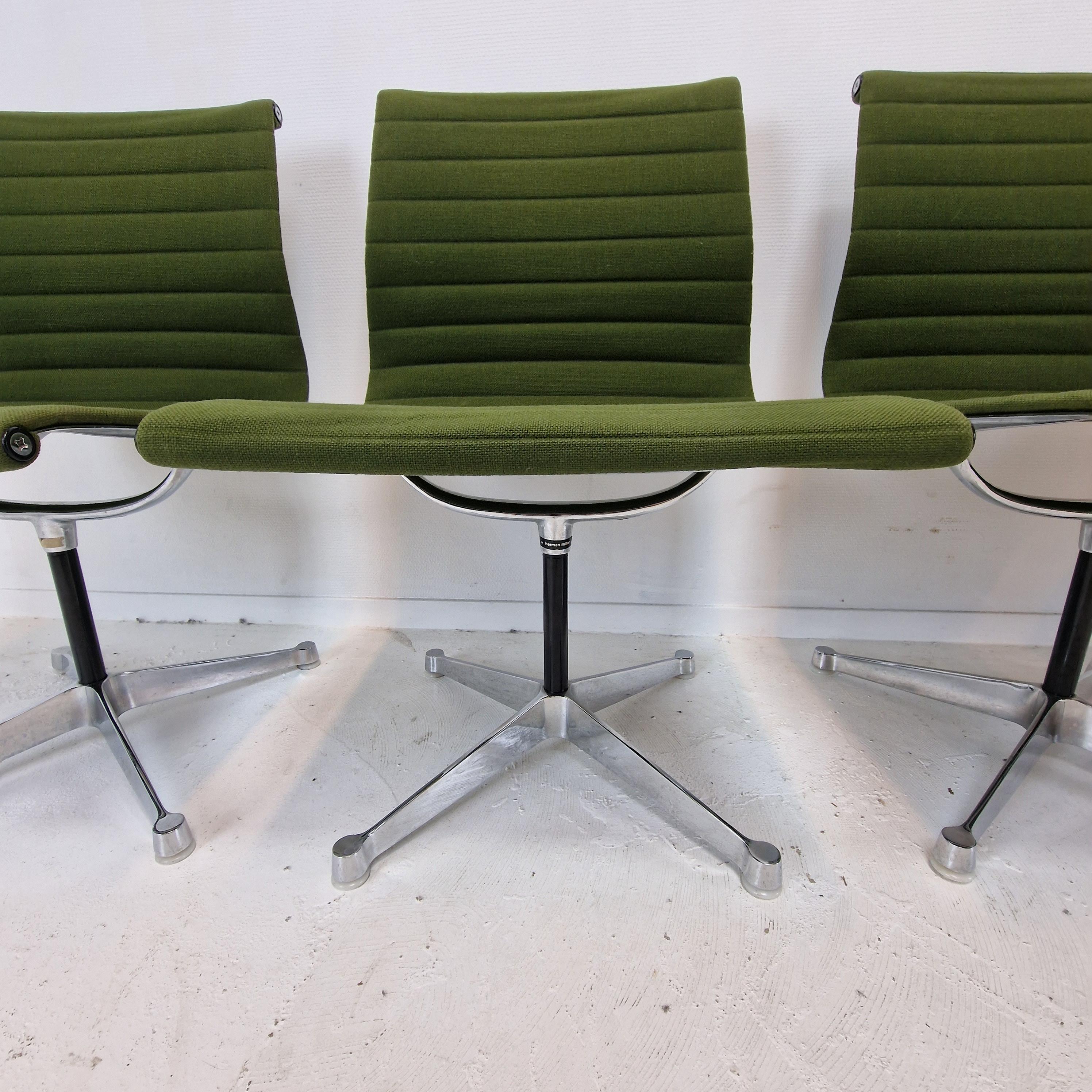 Set of 5 Model EA 105 Chairs by Eames for Herman Miller, 1970's For Sale 8