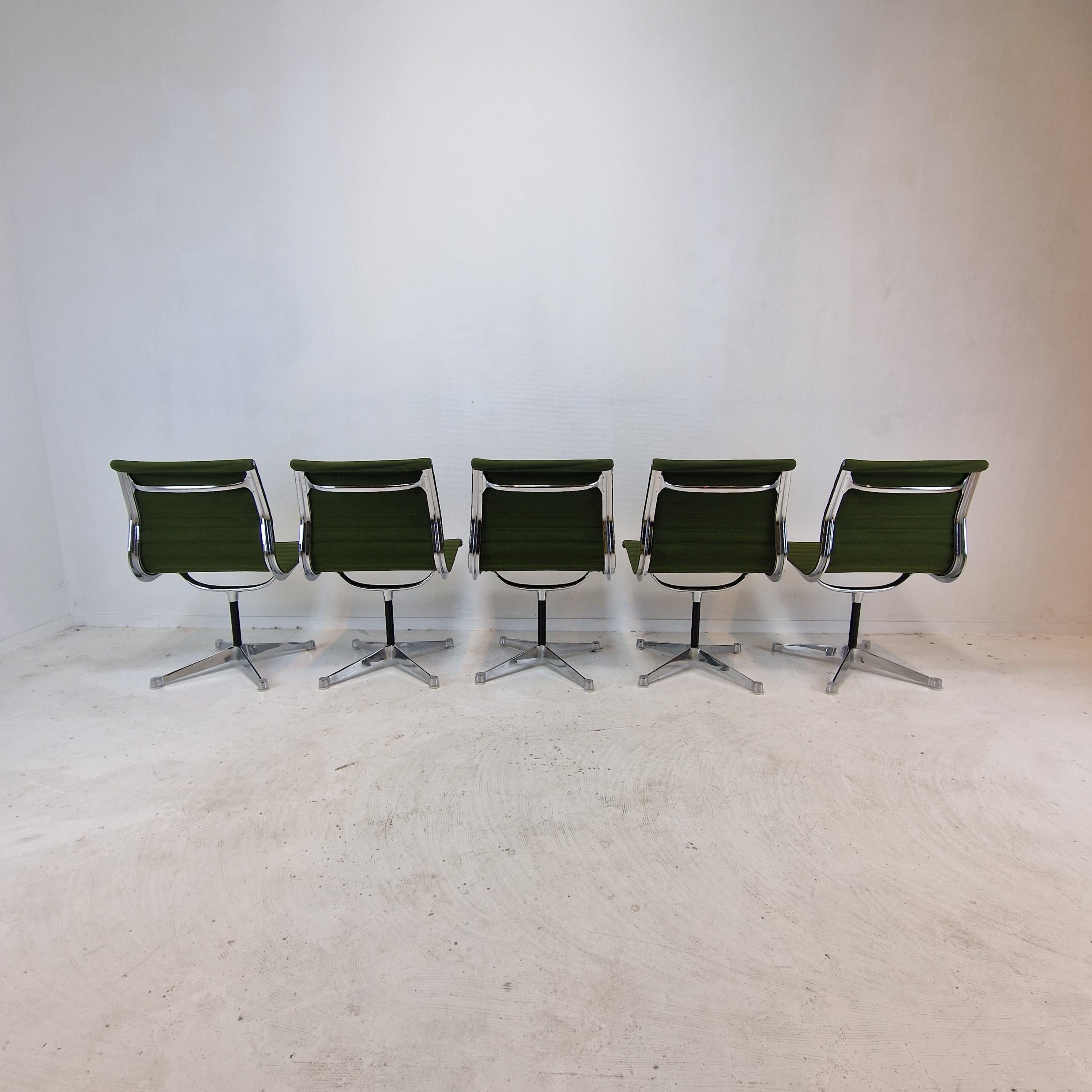 Set of 5 Model EA 105 Chairs by Eames for Herman Miller, 1970's For Sale 10