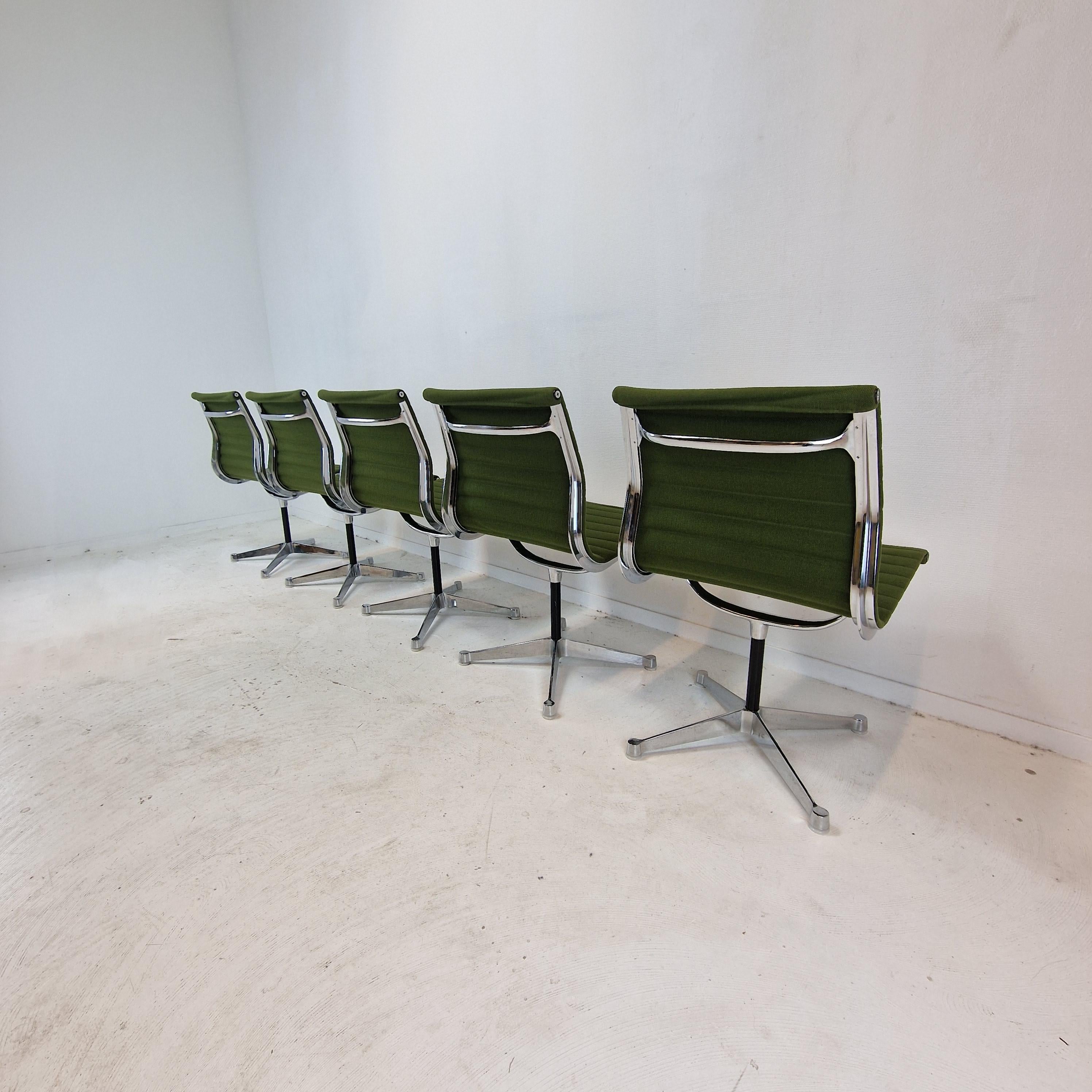 Ensemble de 5 chaises modèle EA 105 d'Eames pour Herman Miller, années 1970 en vente 11