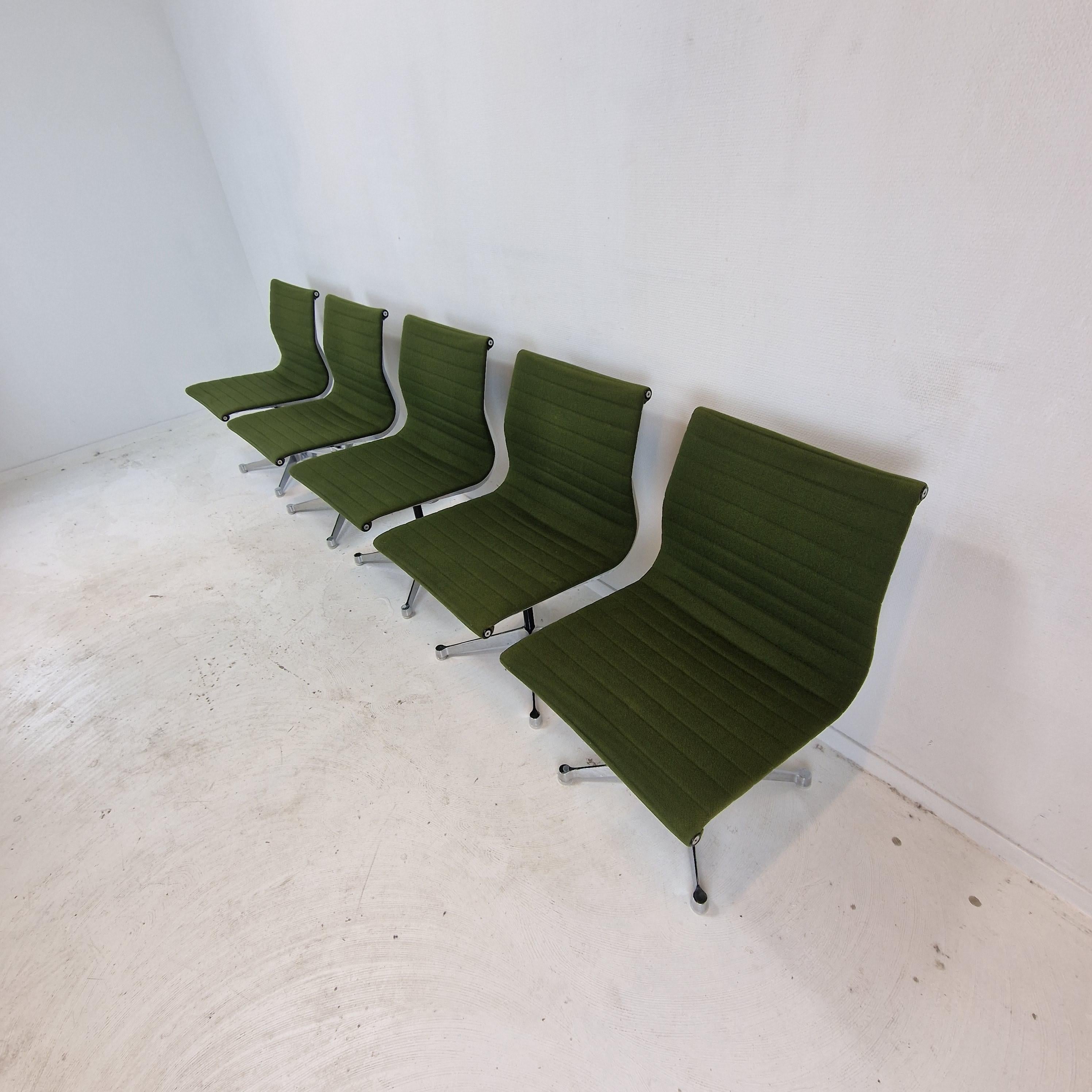 Set of 5 Model EA 105 Chairs by Eames for Herman Miller, 1970's In Good Condition For Sale In Oud Beijerland, NL