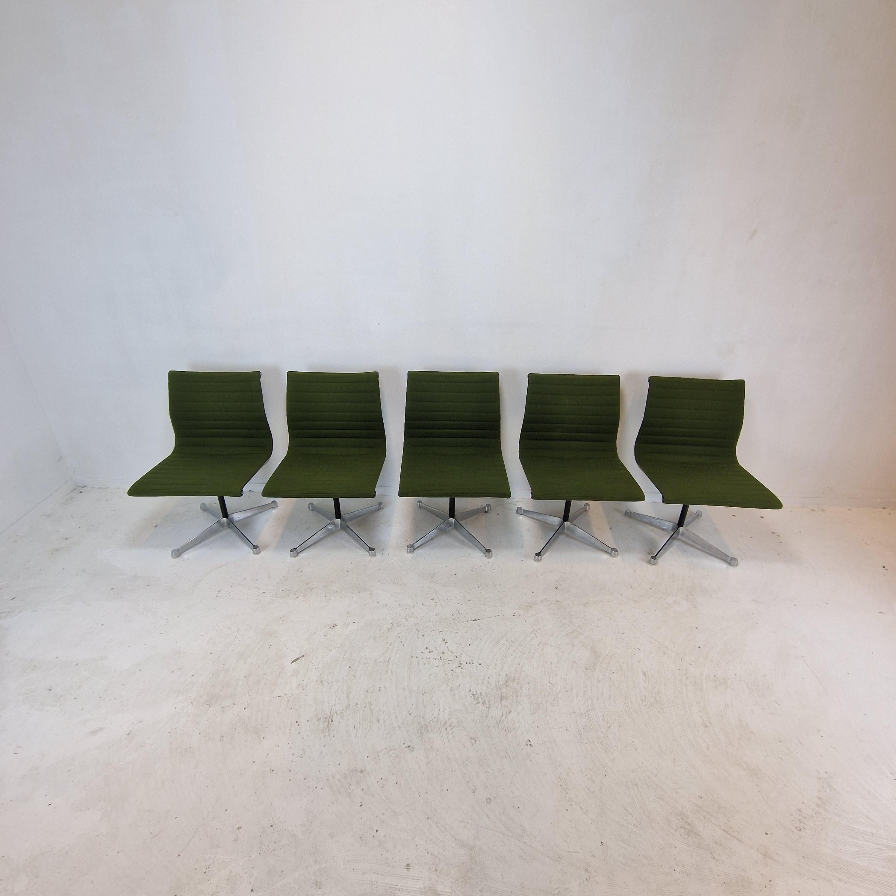 Fin du 20e siècle Ensemble de 5 chaises modèle EA 105 d'Eames pour Herman Miller, années 1970 en vente