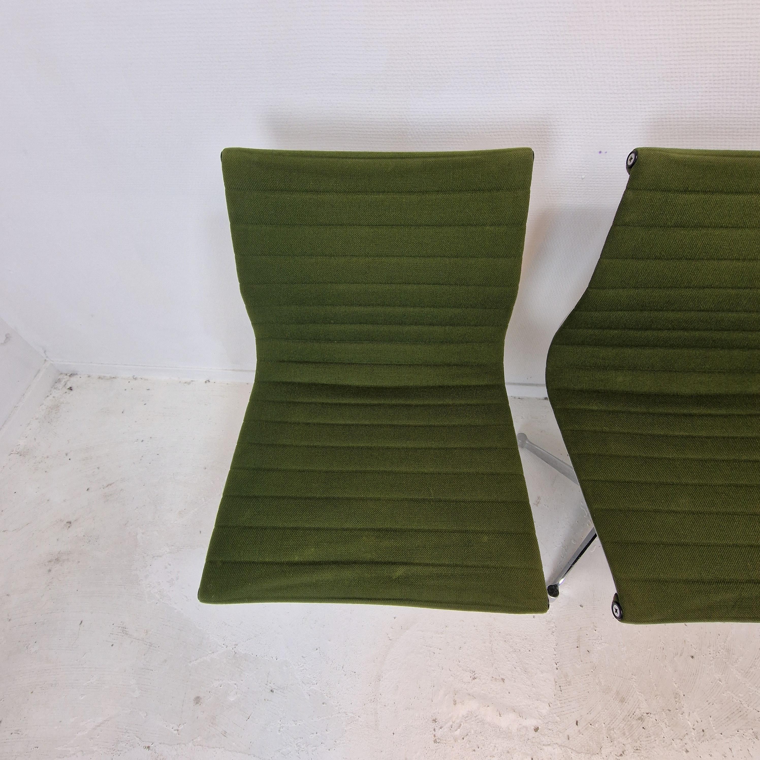 Metal Set of 5 Model EA 105 Chairs by Eames for Herman Miller, 1970's For Sale