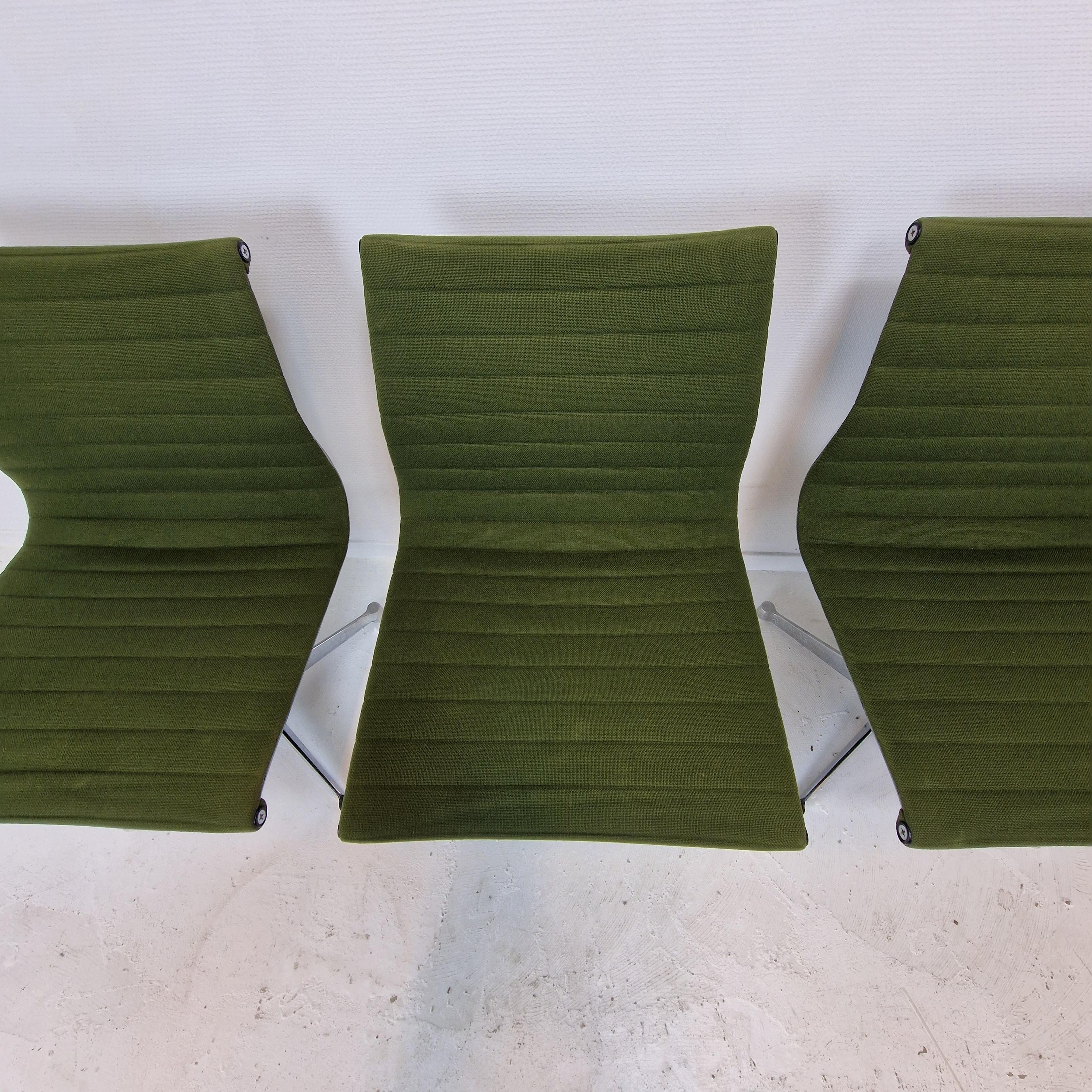 Set of 5 Model EA 105 Chairs by Eames for Herman Miller, 1970's For Sale 1