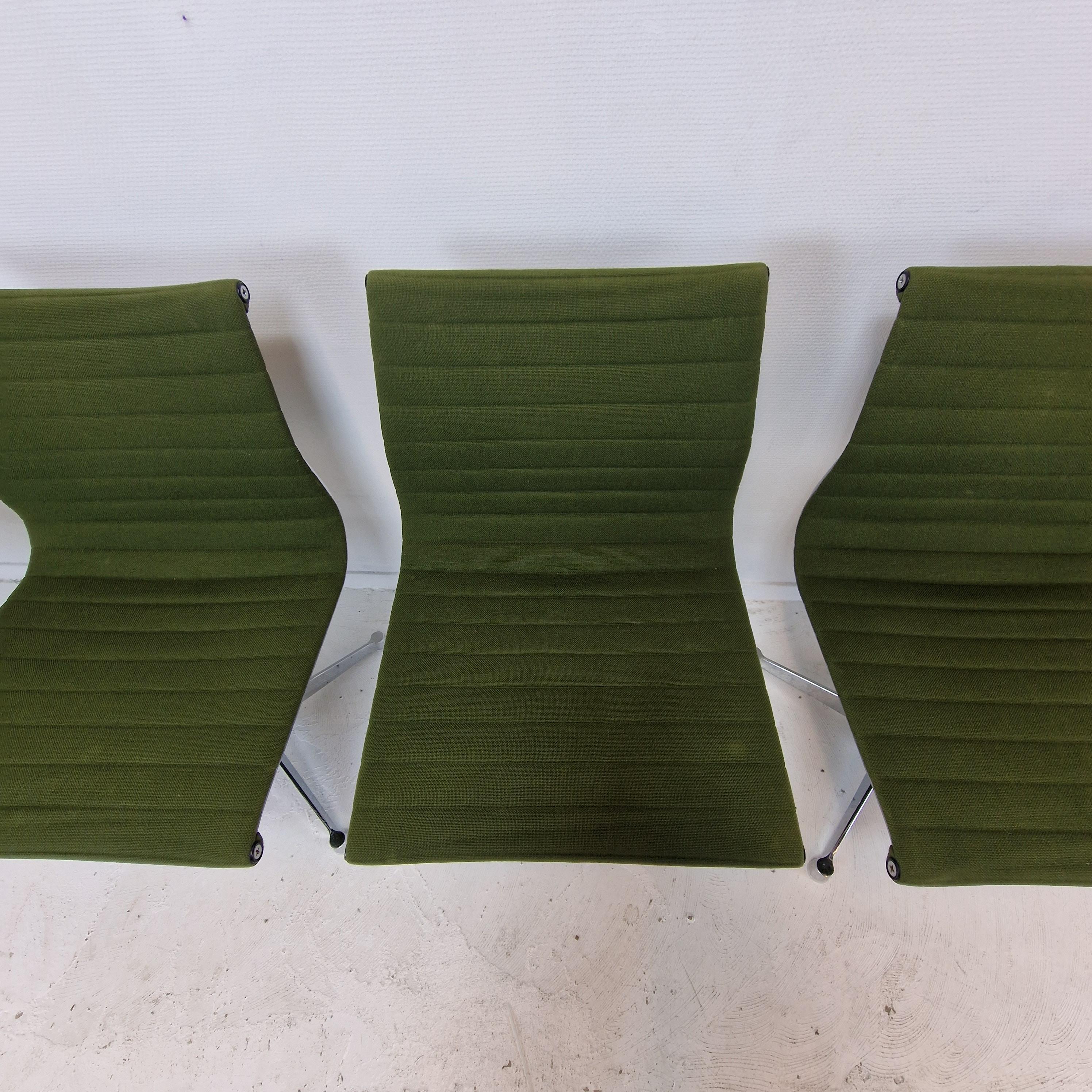 Set of 5 Model EA 105 Chairs by Eames for Herman Miller, 1970's For Sale 2