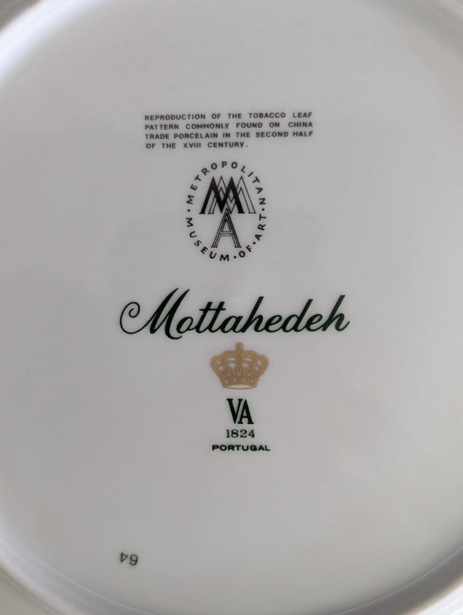 20th Century Set of 5 Mottahedeh “Tobacco Leaf” Bread & Butter Plates For Sale