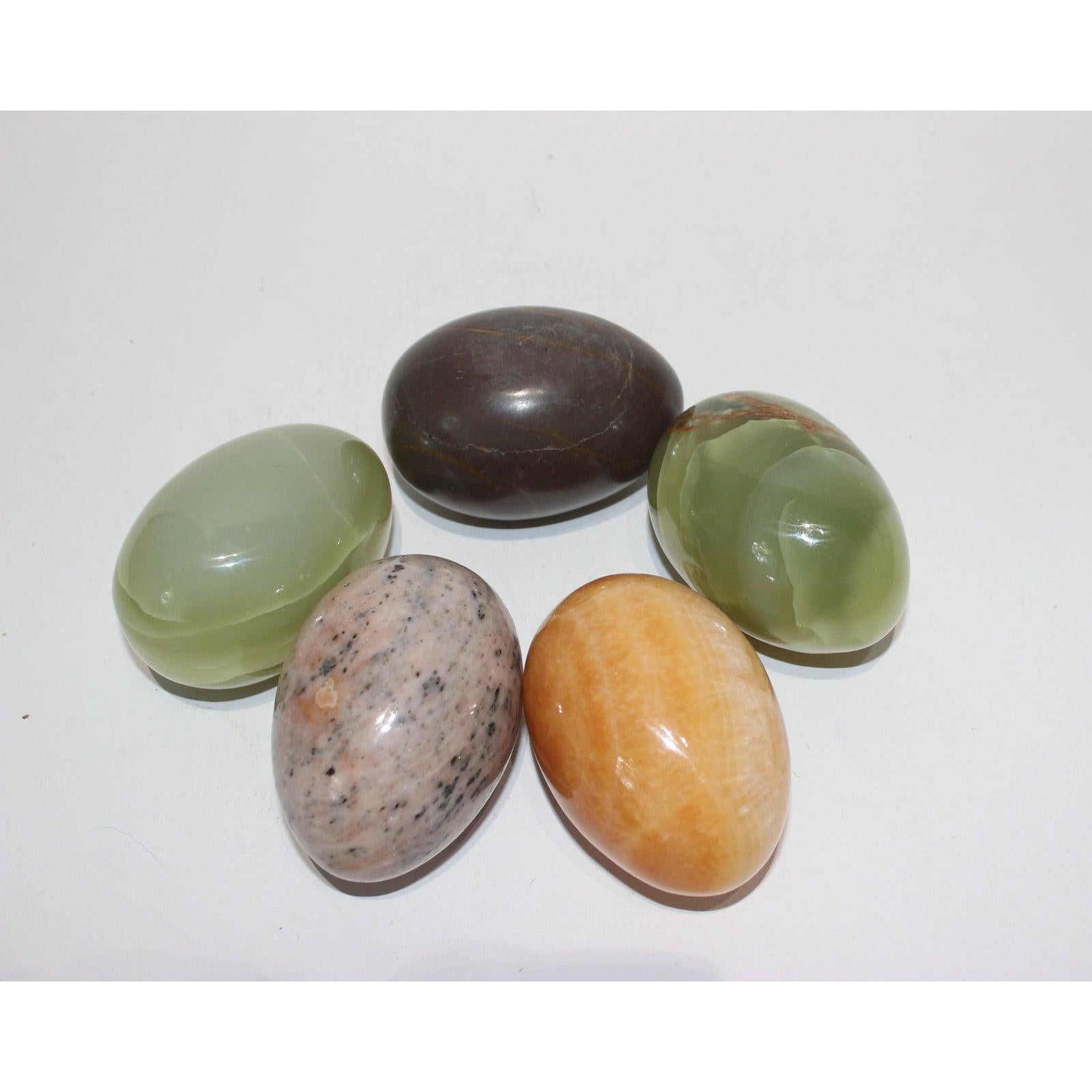 Set of 5 Natural Marble Eggs In Good Condition For Sale In West Palm Beach, FL