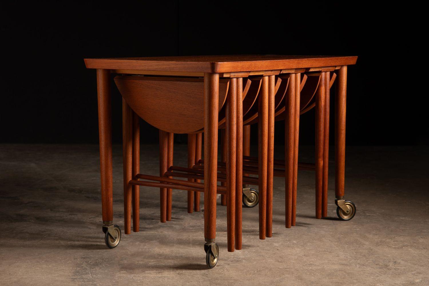 Danish Set of 5 Nesting Snack Tables By Carlo Jensen For Hundevad Of Denmark in Teak For Sale