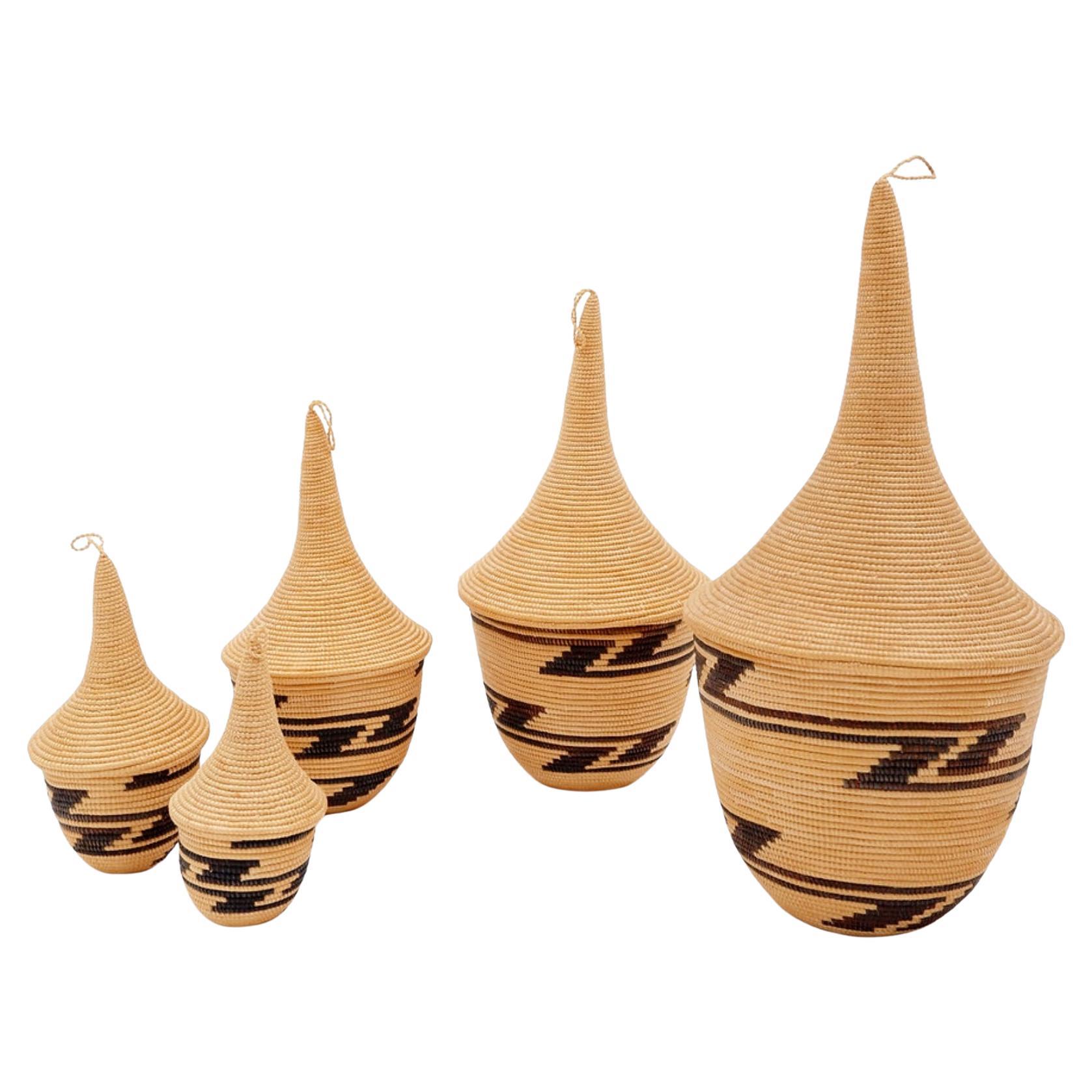 Set of 5 nesting Tutsi baskets called "agaseki" or "ibeseke" - 20th For Sale