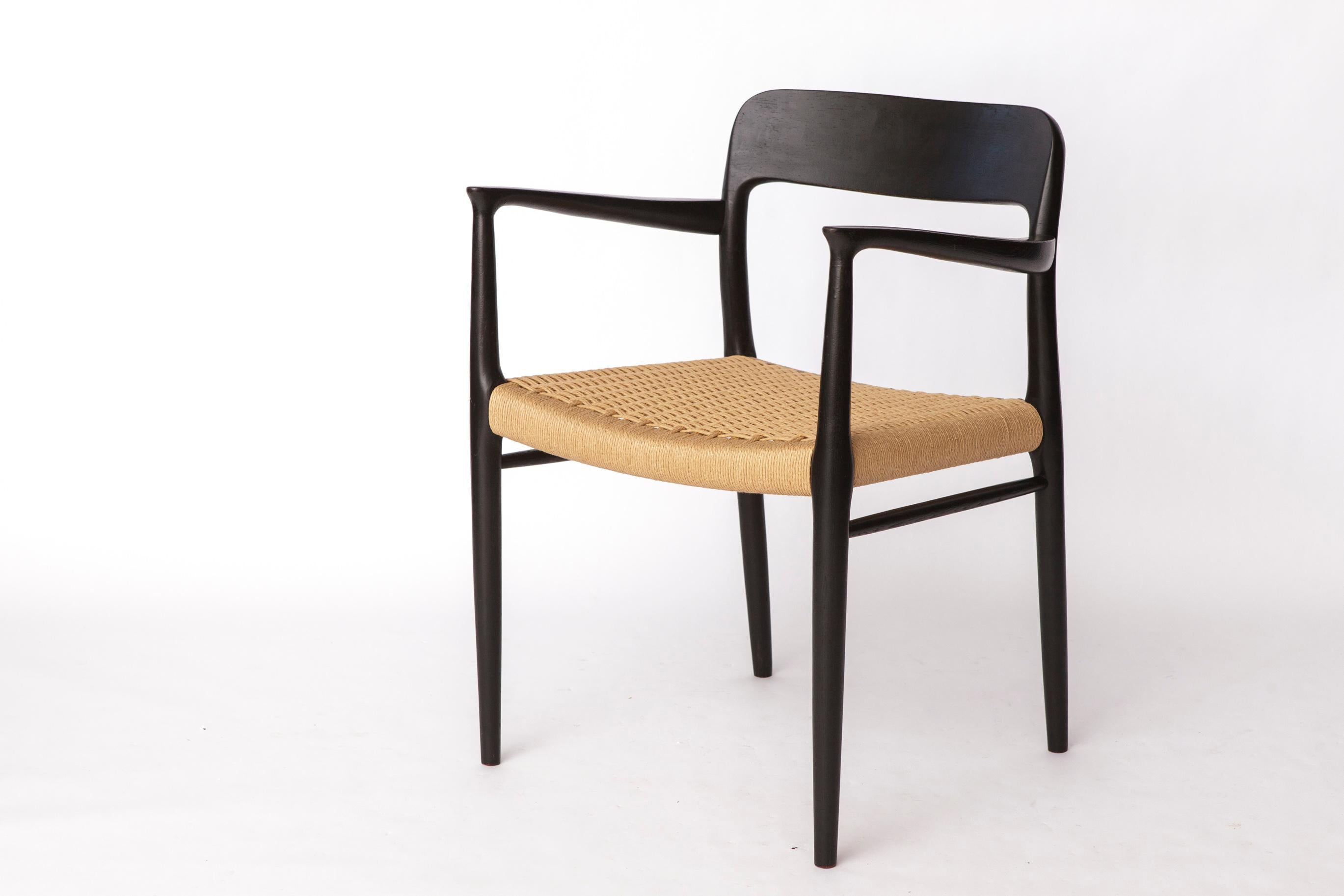 Poli Ensemble de 5 chaises Niels Møller - Model No 75 & 56, noires Design danois du milieu du siècle en vente