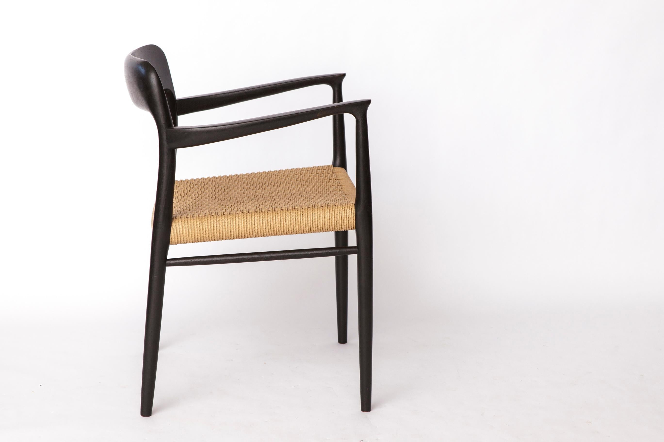 Milieu du XXe siècle Ensemble de 5 chaises Niels Møller - Model No 75 & 56, noires Design danois du milieu du siècle en vente