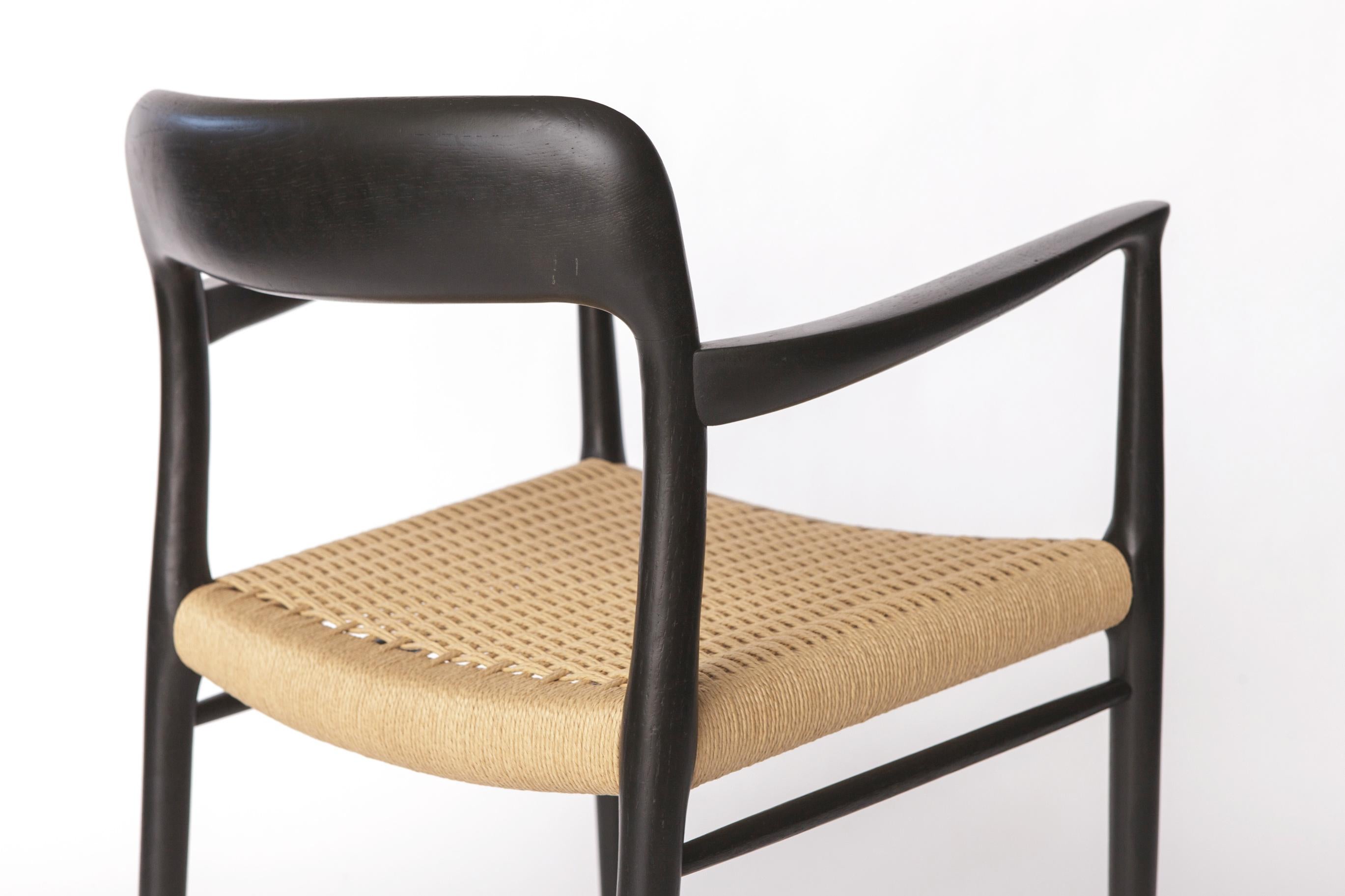 Hêtre Ensemble de 5 chaises Niels Møller - Model No 75 & 56, noires Design danois du milieu du siècle en vente