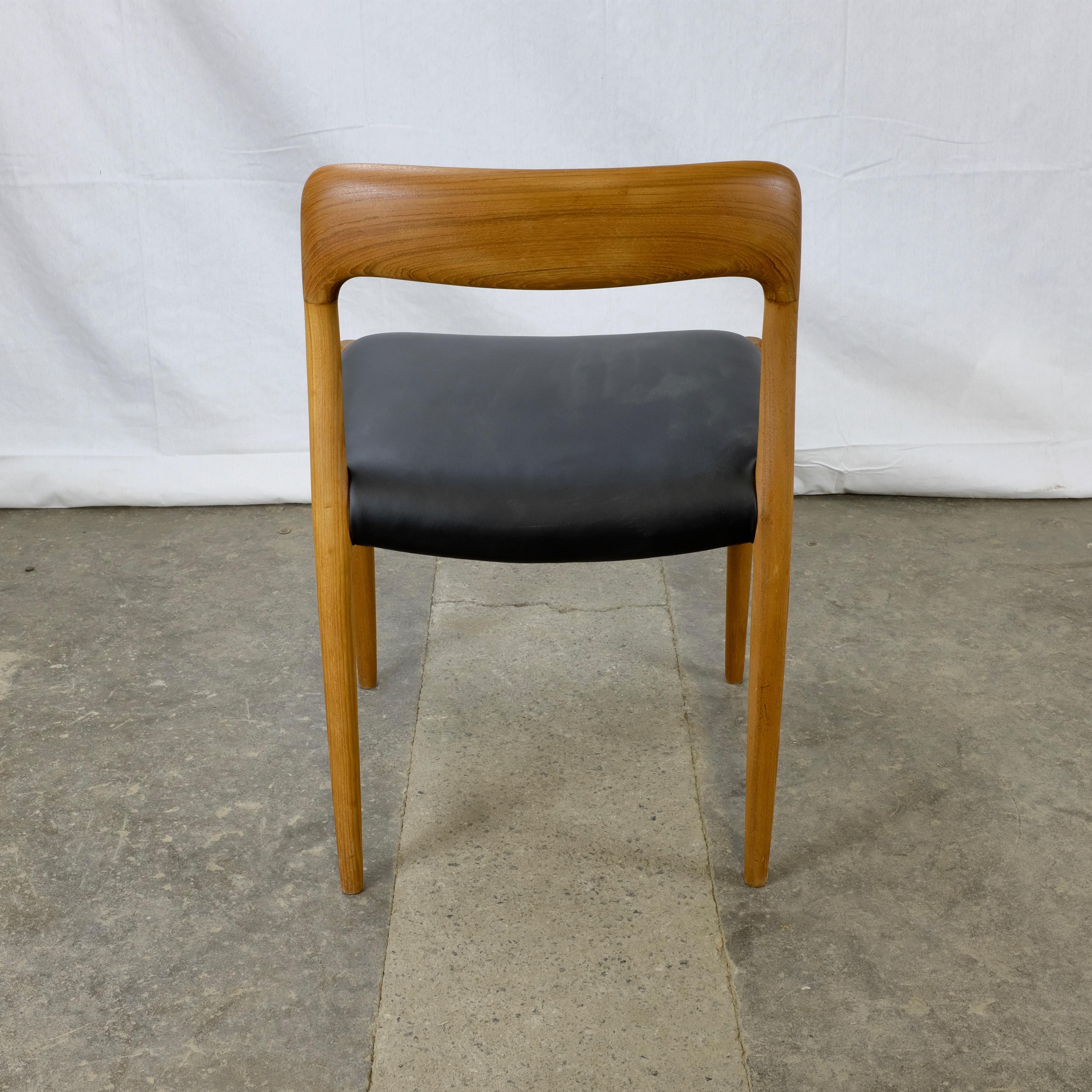 Mid-20th Century Set of 5 Niels Møller No. 75 Dining Chairs in Teak For Sale