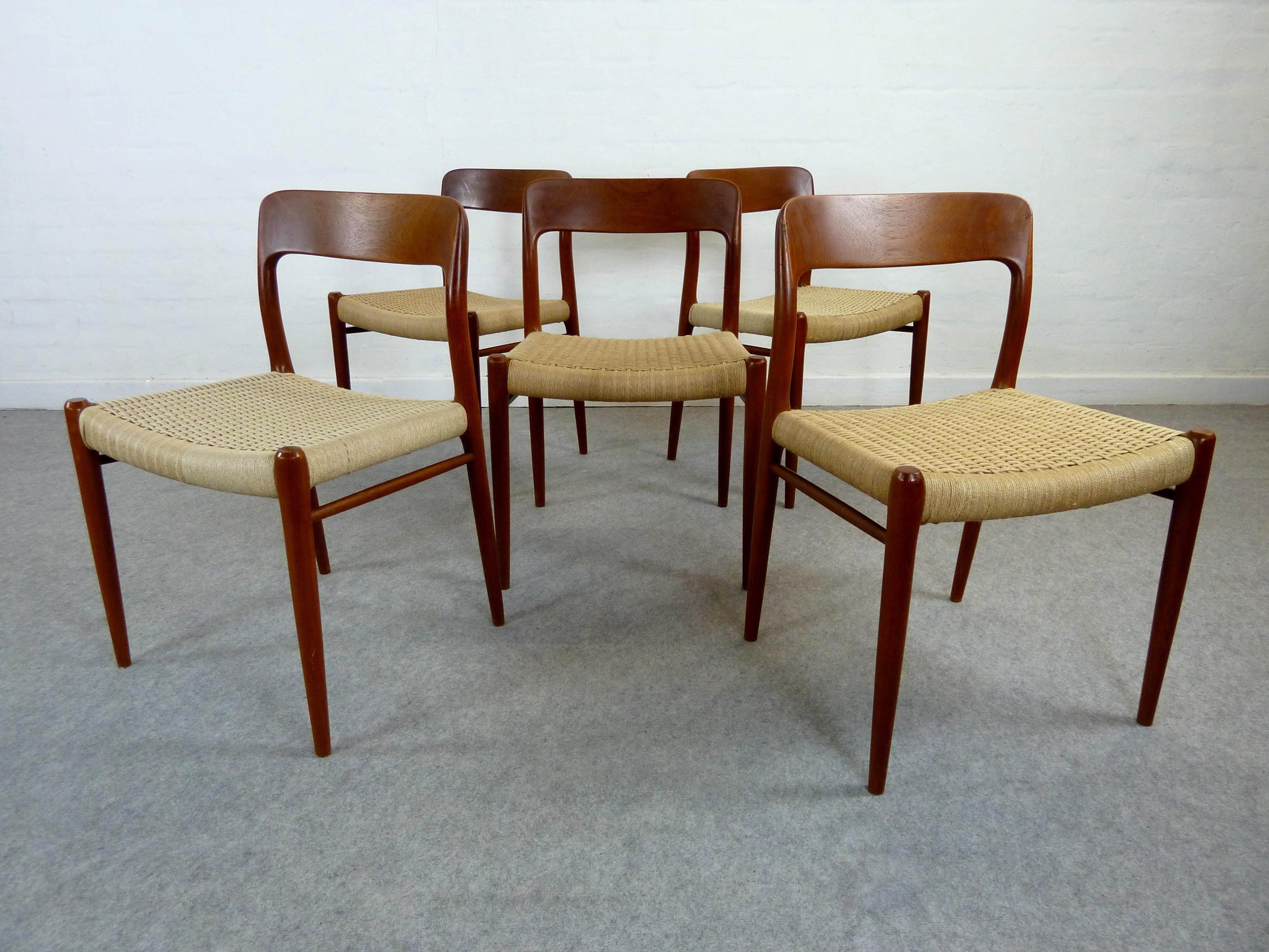 A Set of 5 teak chairs, Model 75 designed from Niels O. Moeller.
Made in Denmark in the 1960s.
  