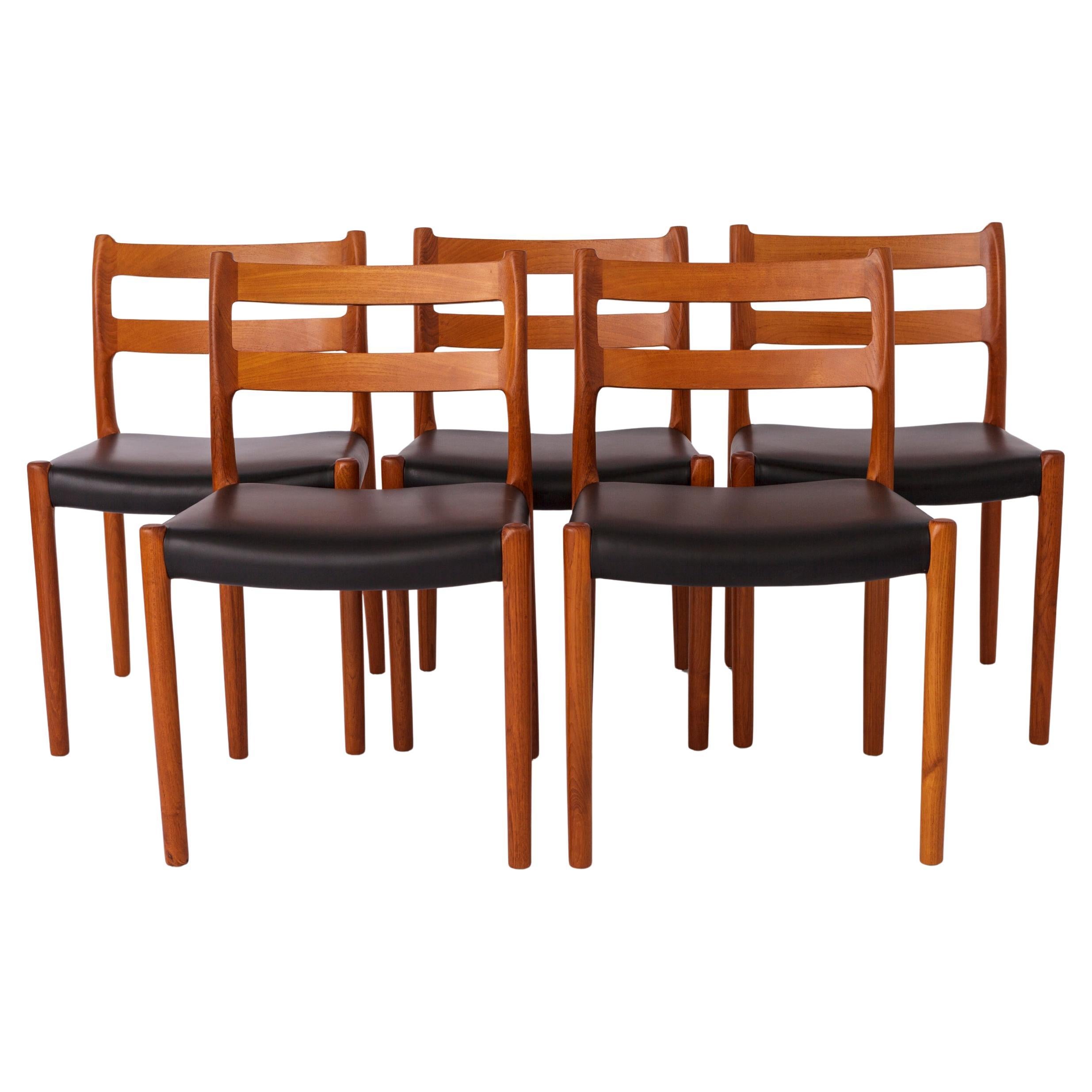 Juego de 5 sillas Niels Otto Møller Model 84 - Sillas de comedor danesas de teca y cuero