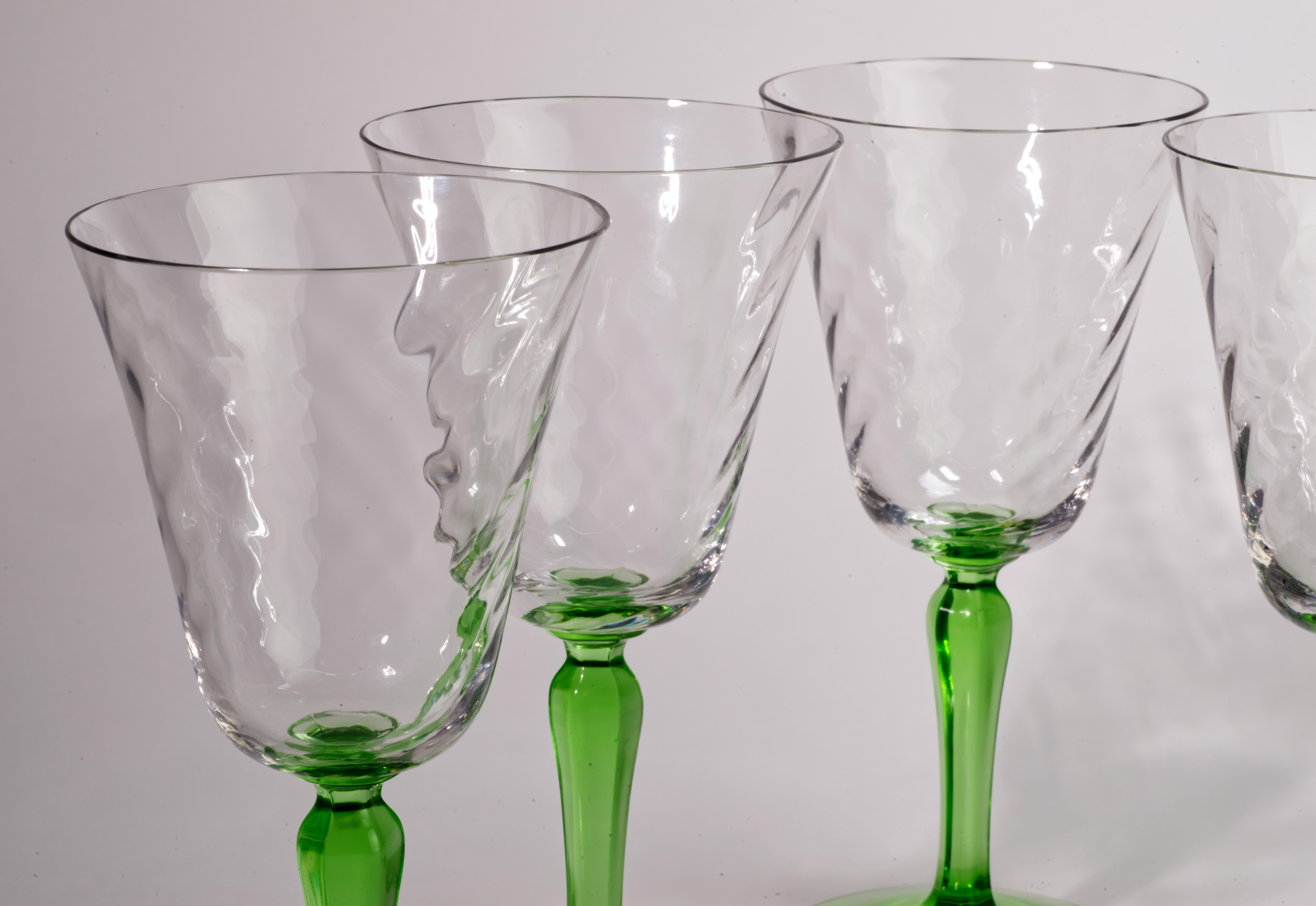 Américain Ensemble de 5 verres à gobelets Op-Art, verre vert uranium éclairé par la lumière UV en vente