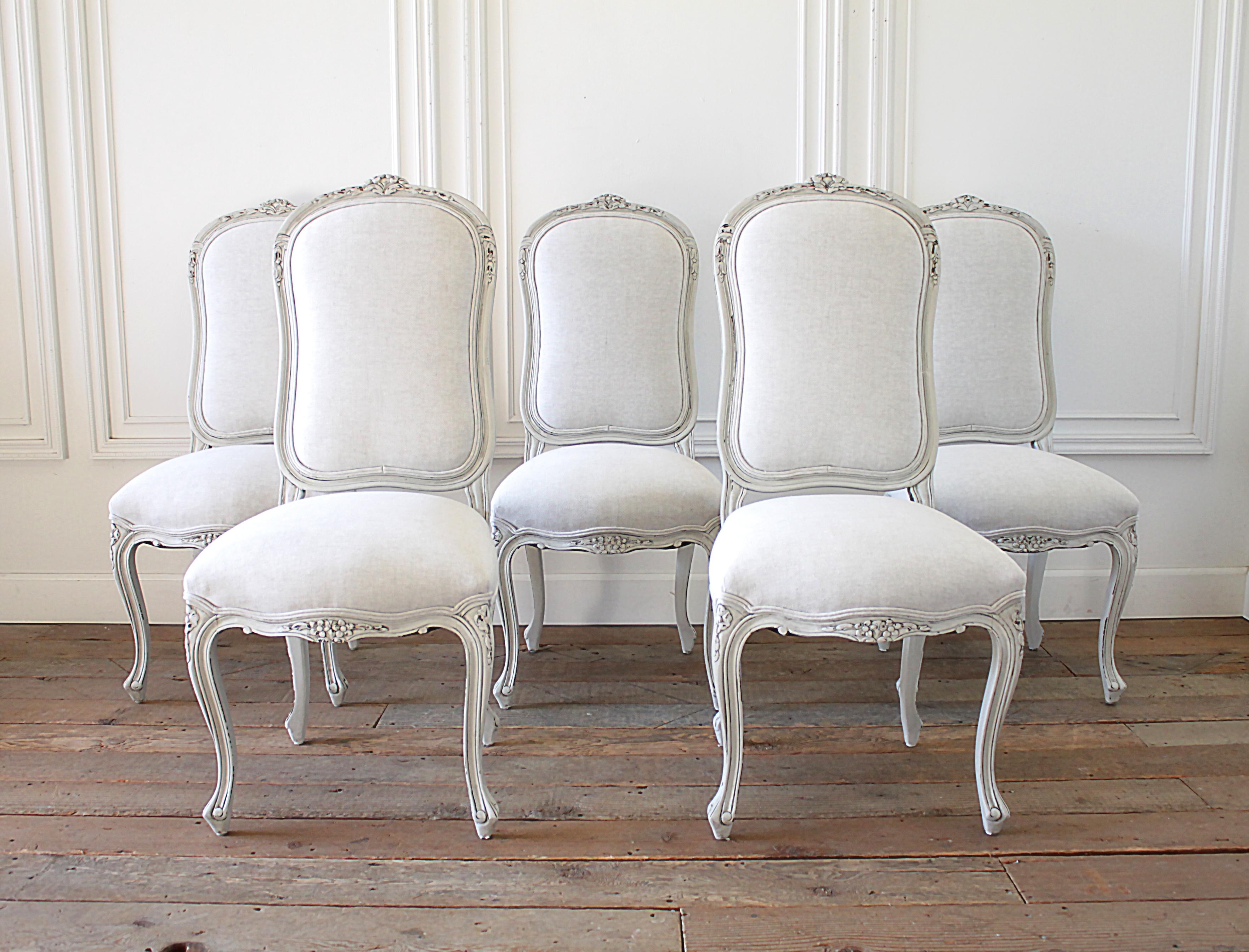 Set of 5 painted and upholstered dining room chairs in Belgian Linen
20th century Louis XV style dining chairs, upholstered in natural linen, with double welt trim. Beautiful carved flowers at the top and front seat with curved cabriole legs.
Very