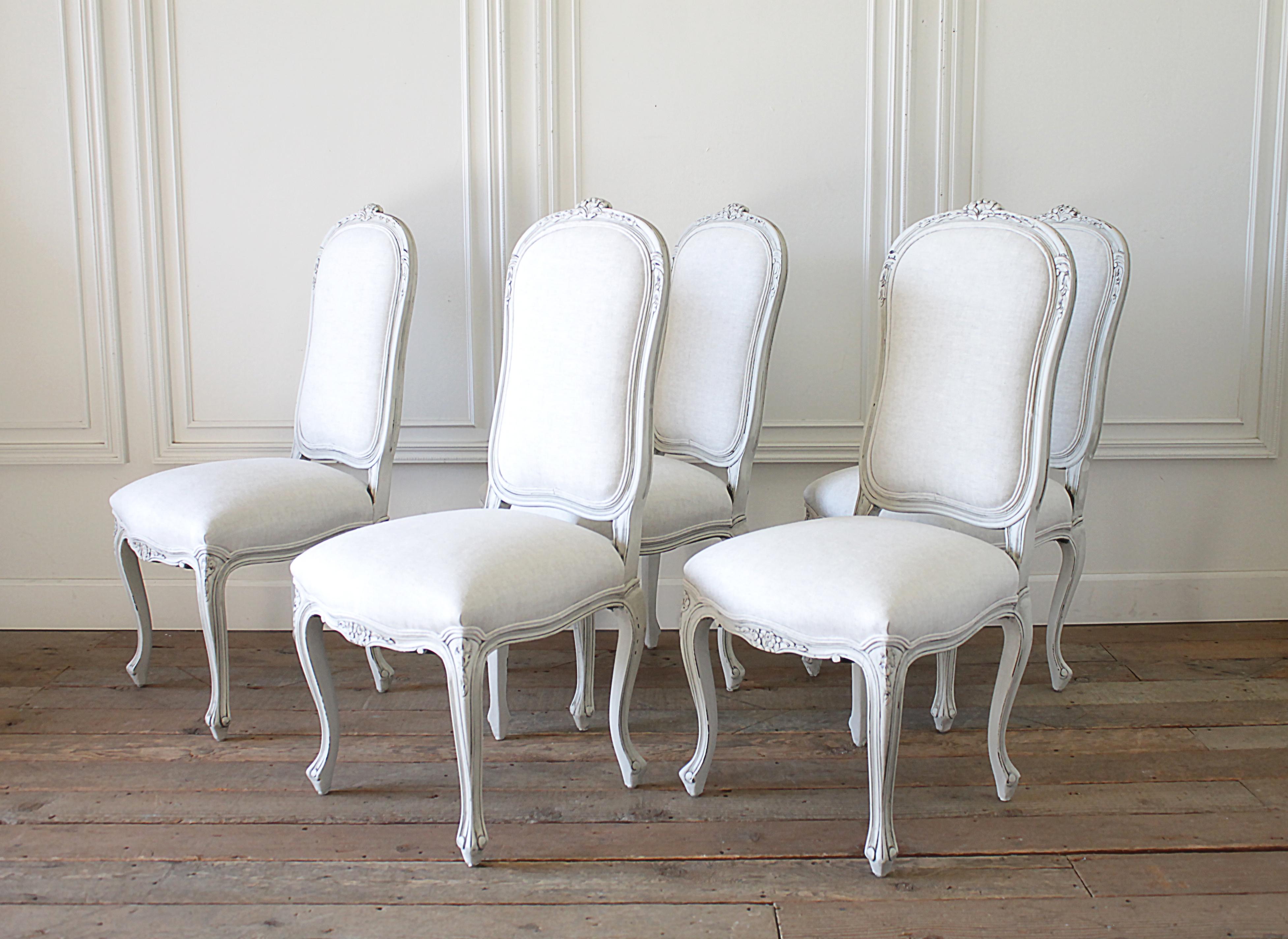 Set of 5 Painted and Upholstered Dining Room Chairs in Belgian Linen In Good Condition In Brea, CA