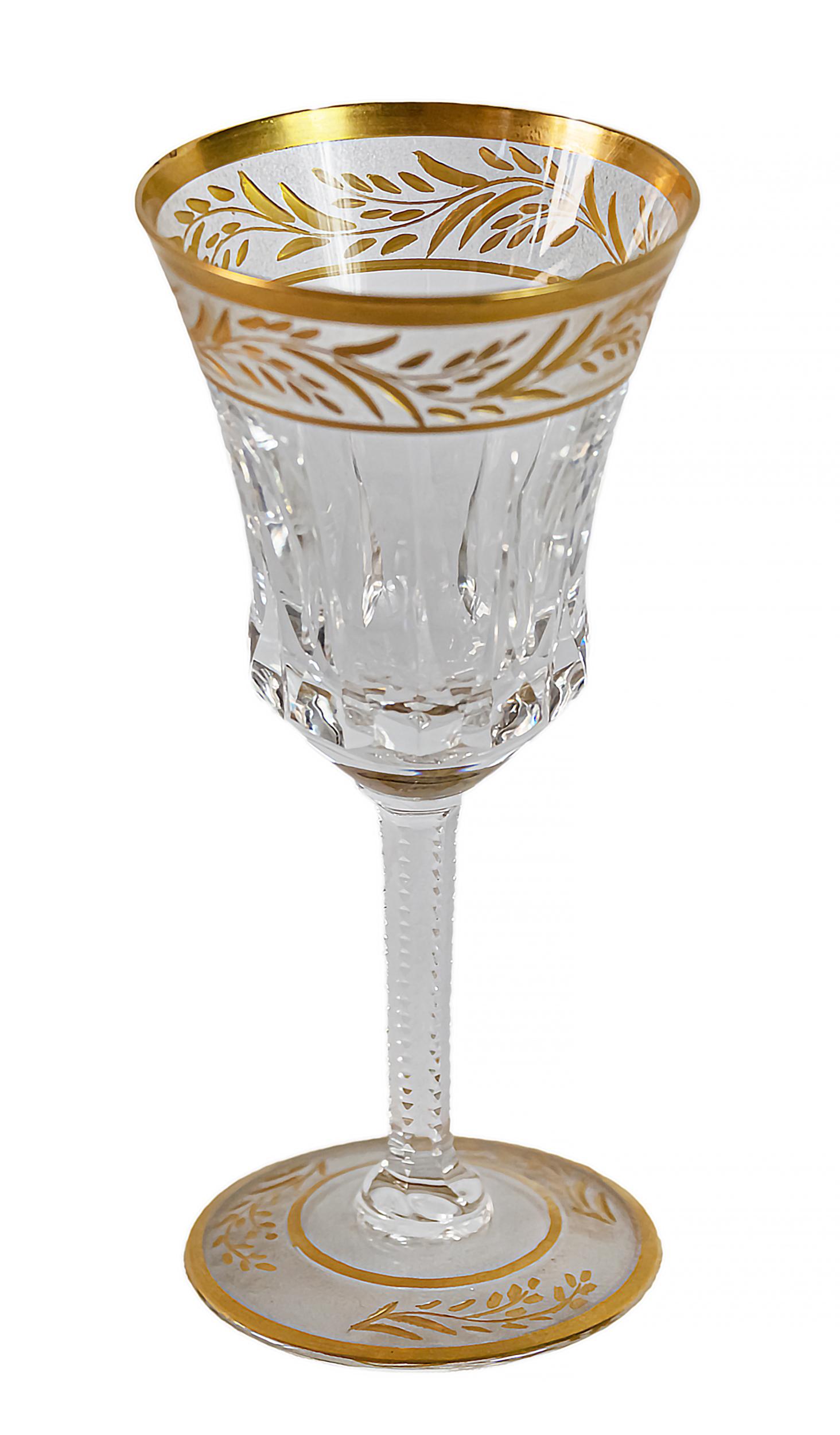 Il set di 6 pezzi. Bicchieri in cristallo dorato fatti a mano Val Saint Lambert Potiers per sherry/porto.
Ogni bicchiere è tagliato a mano, inciso e con decorazioni dorate.
Misure: H14 x 6,5 cm.
Condizioni vintage molto buone/eccellenti.



  