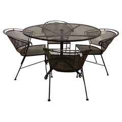 Set di 5 pezzi di tavolo da pranzo rotondo da giardino e 4 sedie a braccioli
