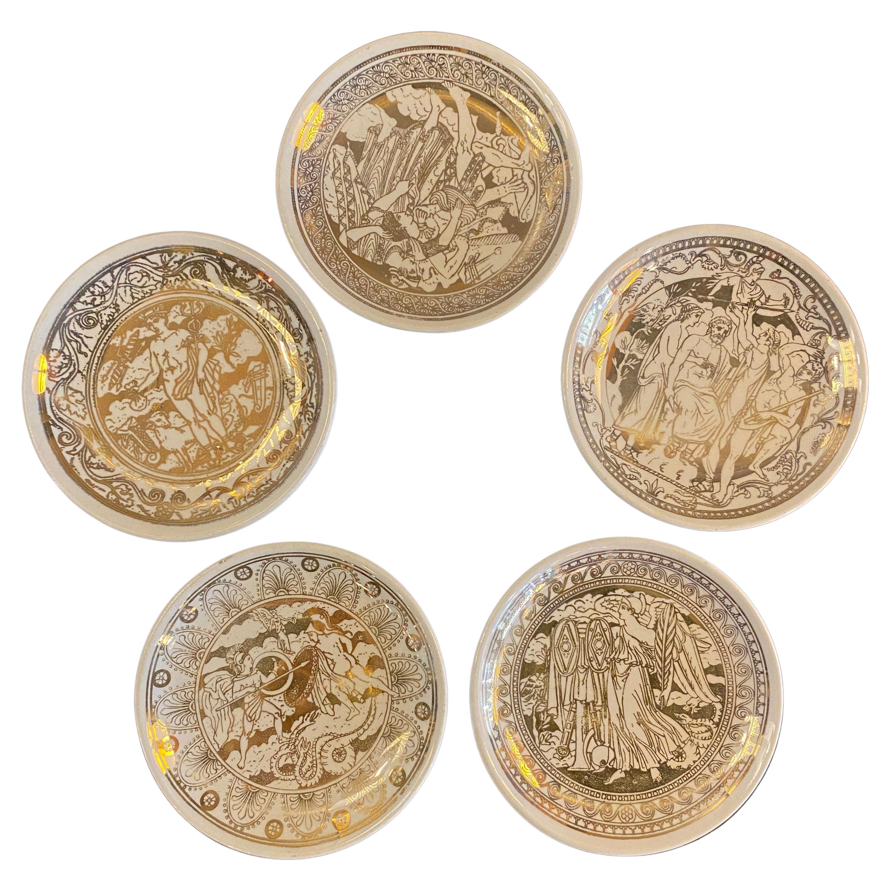 Set von 5 Piero Fornasetti Mitologia-Porzellantellern aus vergoldetem Porzellan, Italien