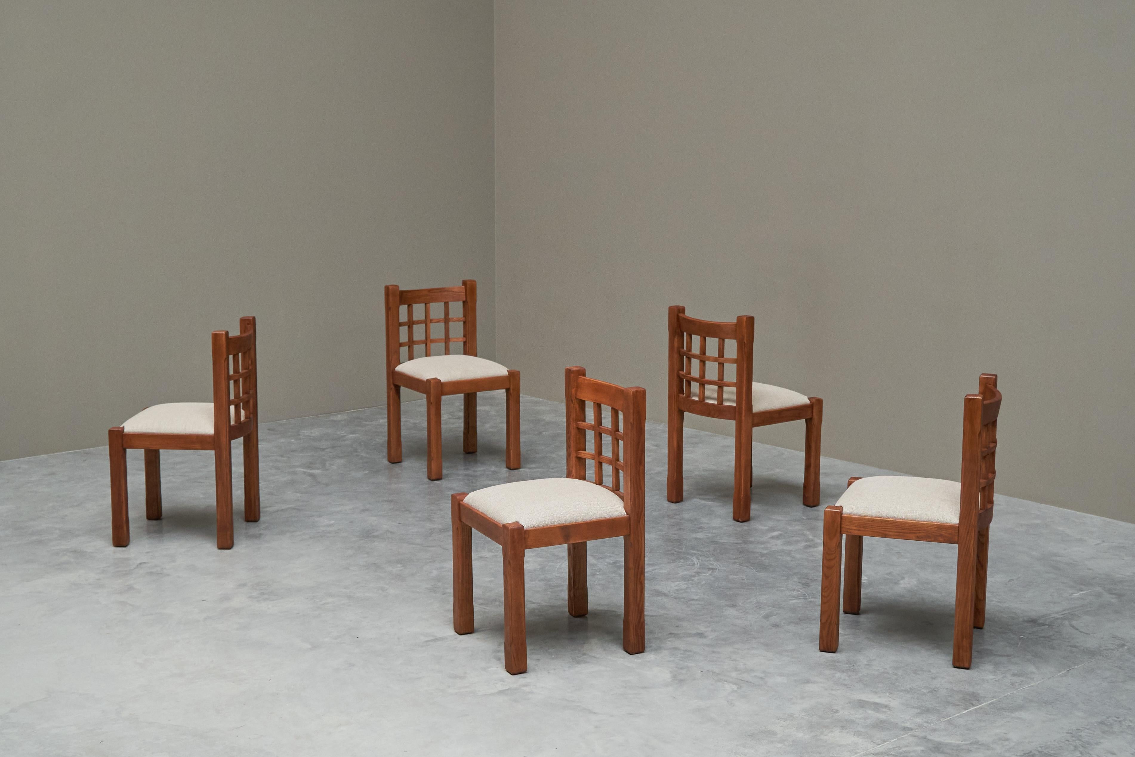 20ième siècle Ensemble de 5 chaises de style Pierre Chapo en orme massif France 1970 en vente