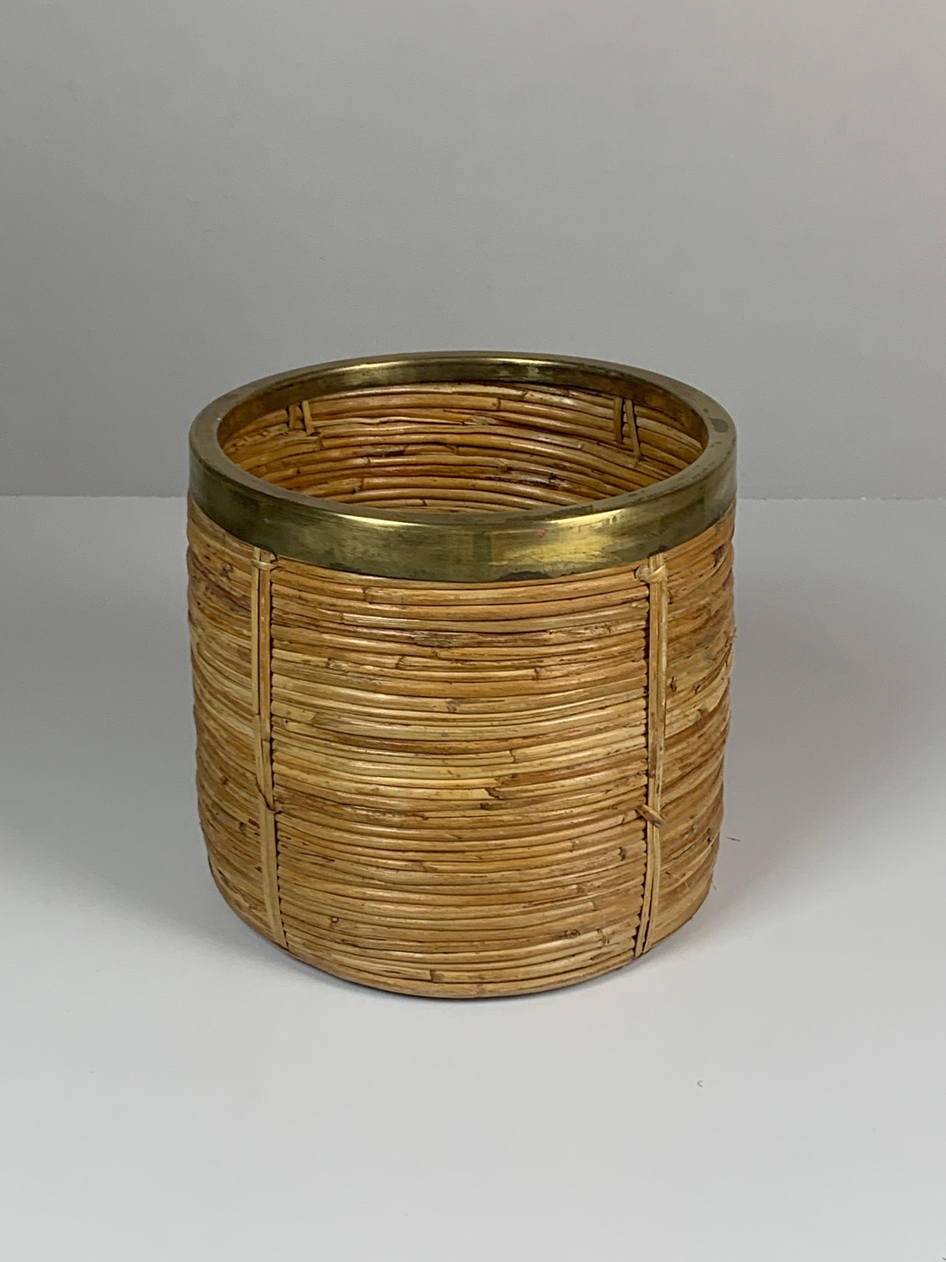 Set of 5 rattan pencil reed and brass plant holder baskets, Italy 1970s 7