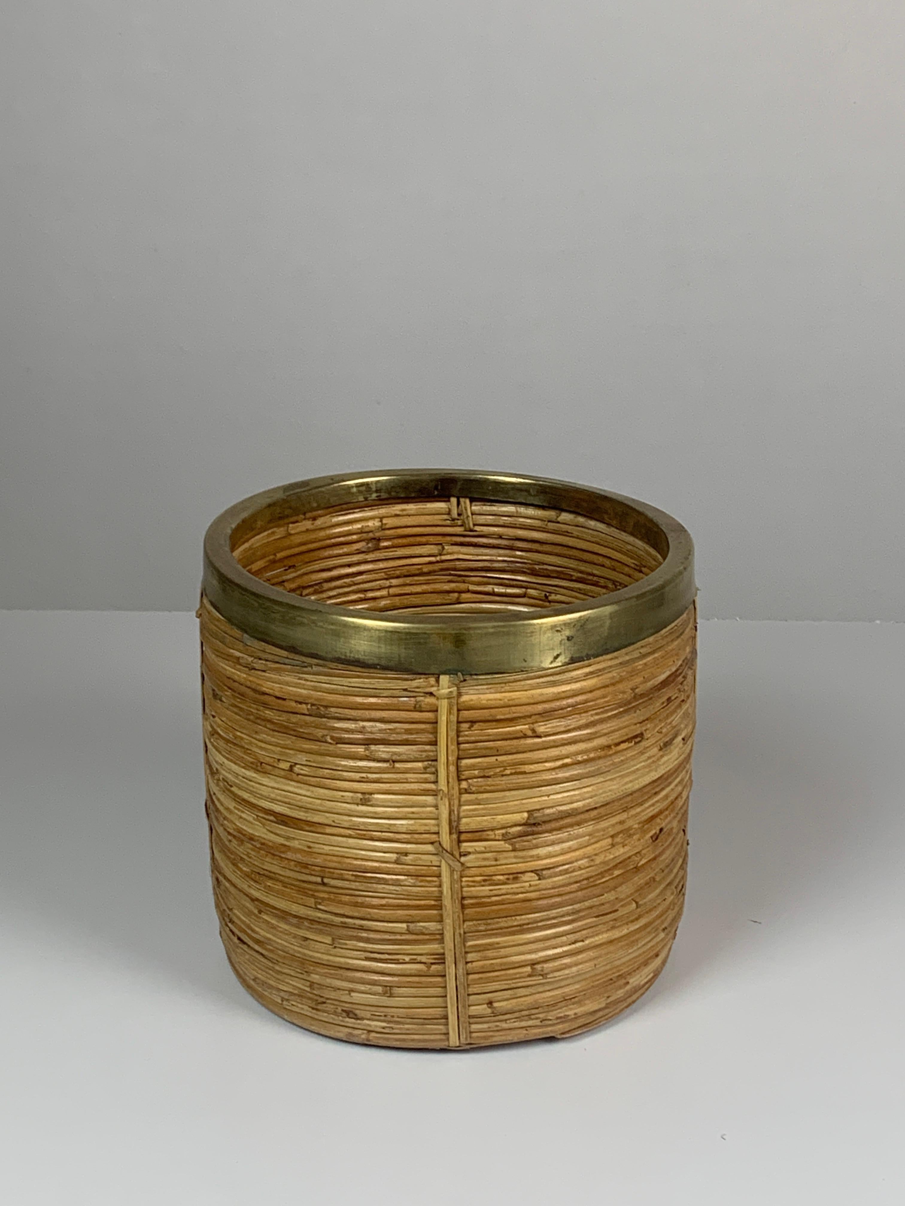 Set of 5 rattan pencil reed and brass plant holder baskets, Italy 1970s 8