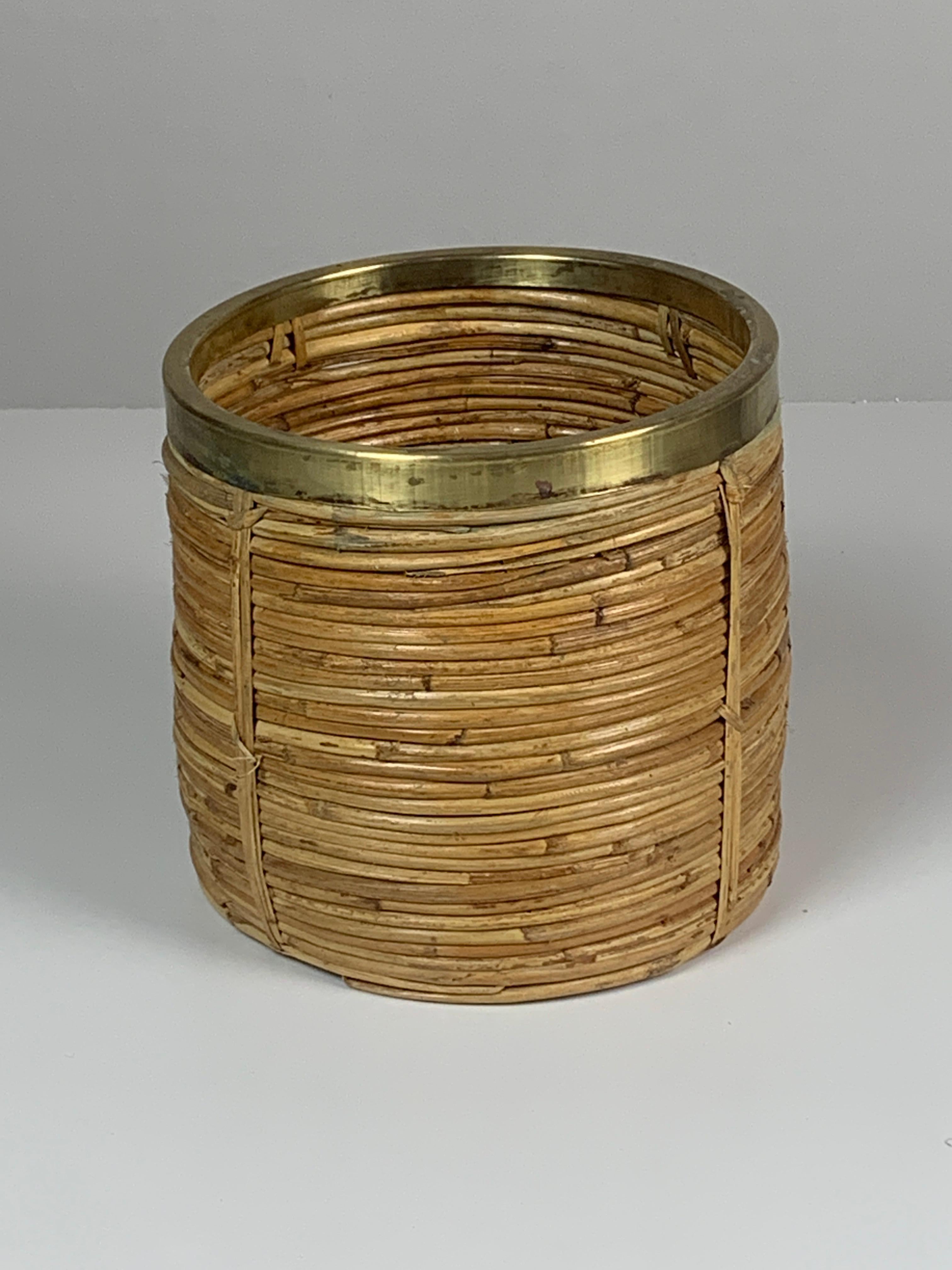 Set of 5 rattan pencil reed and brass plant holder baskets, Italy 1970s 10